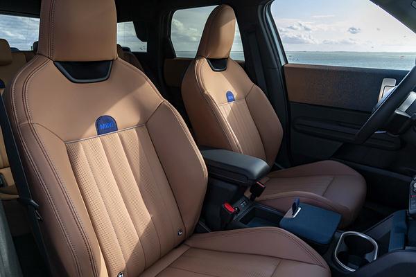 Mini Countryman SE ALL4 frontseats view