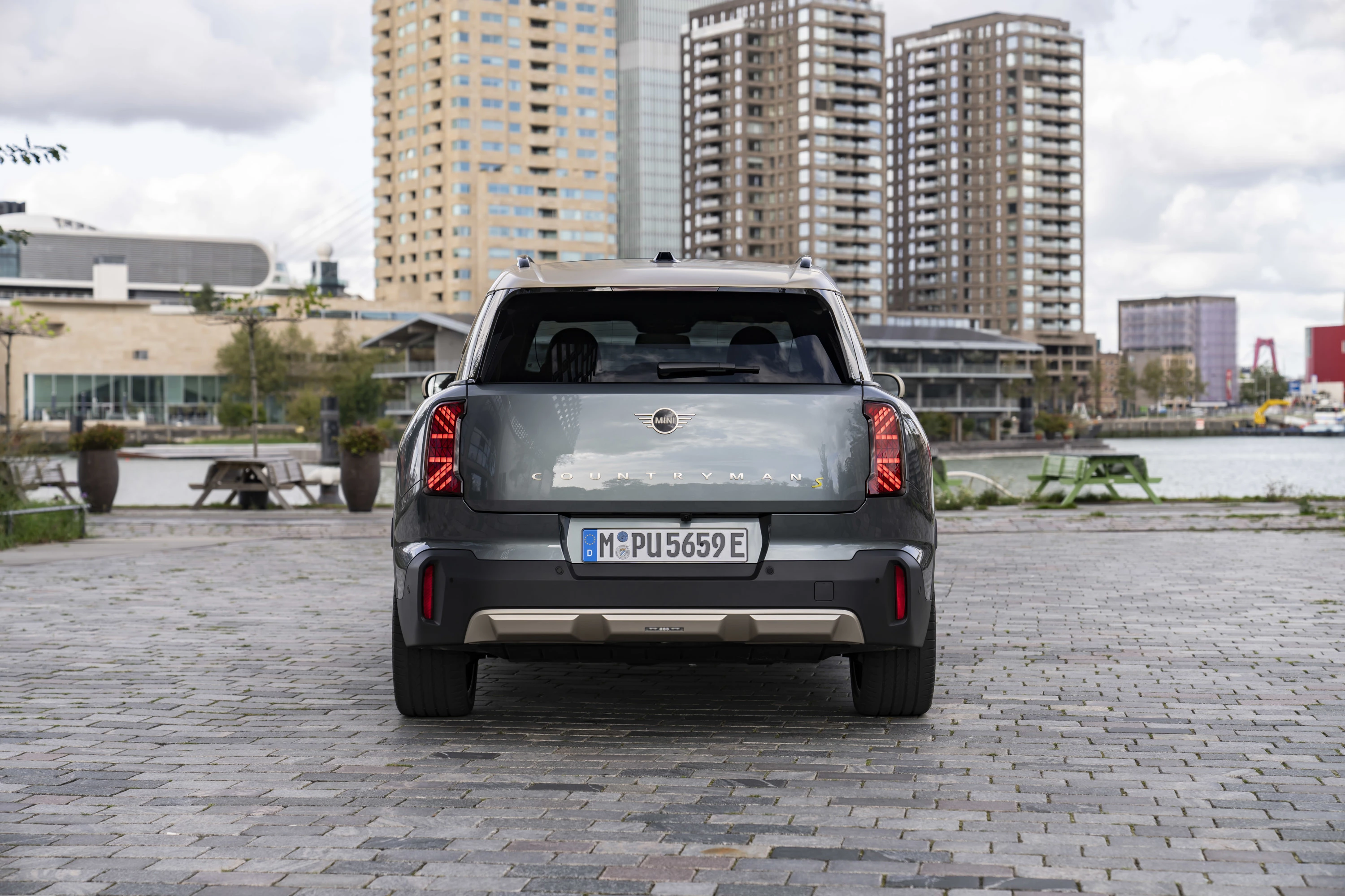 Mini Countryman SE ALL4 rearlights view