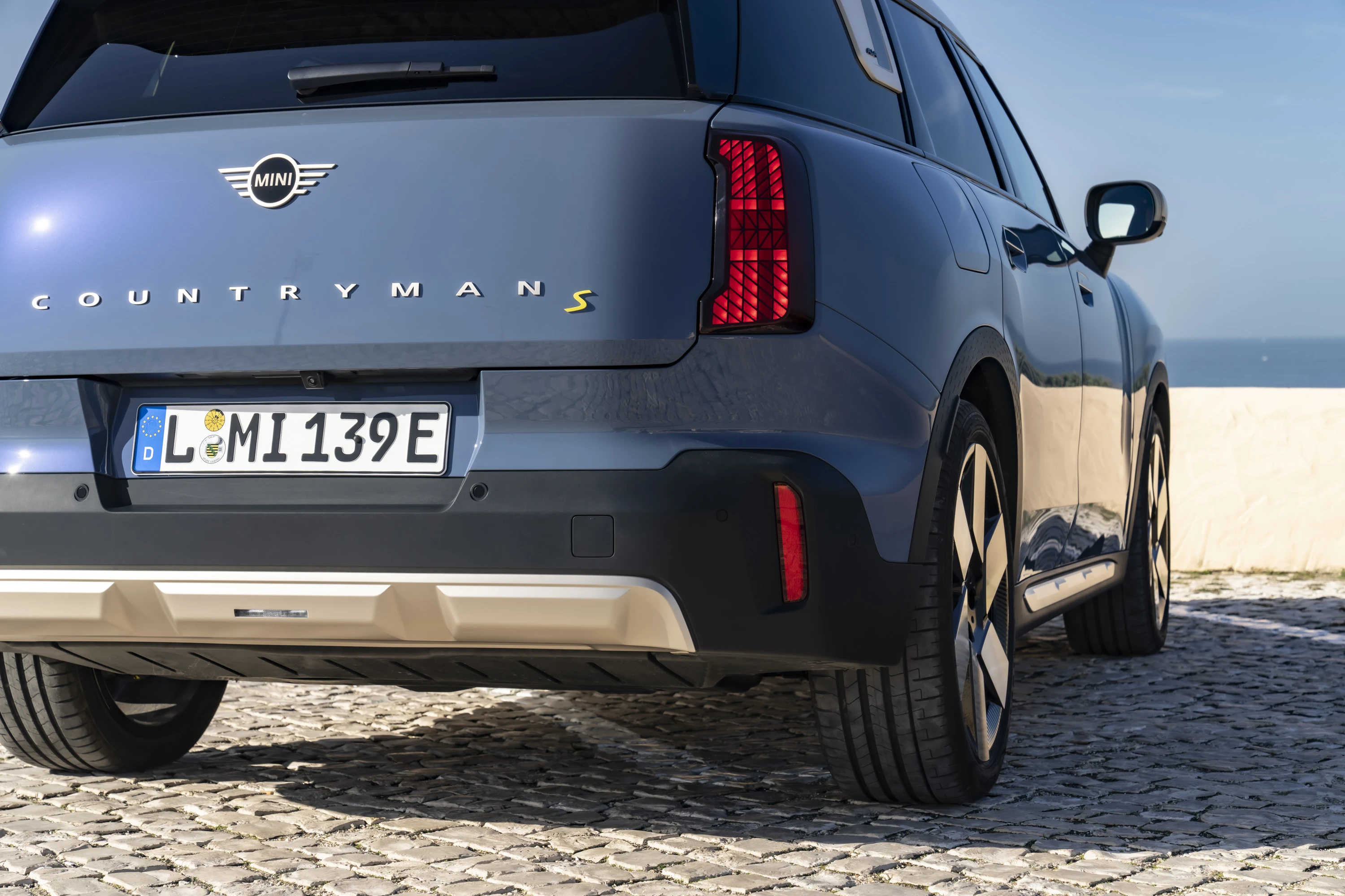 Mini Countryman SE ALL4 rearlights view
