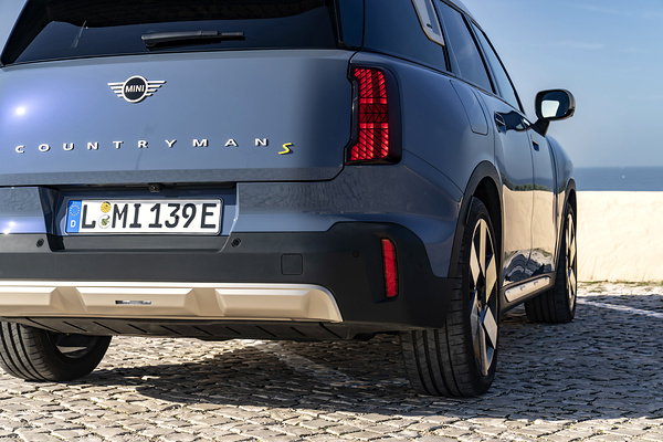 Mini Countryman SE ALL4 rearlights view