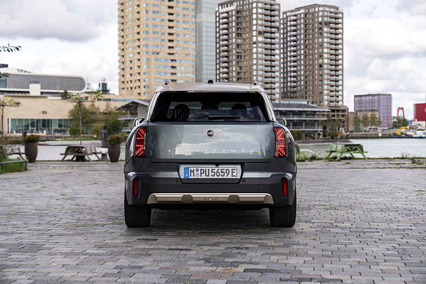 Mini Countryman SE ALL4 rearlights view