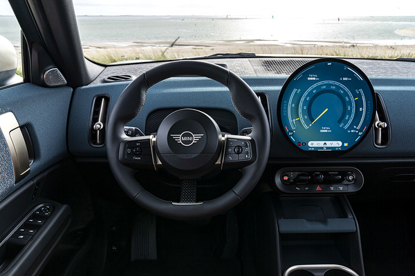 Mini Countryman SE ALL4 screens view