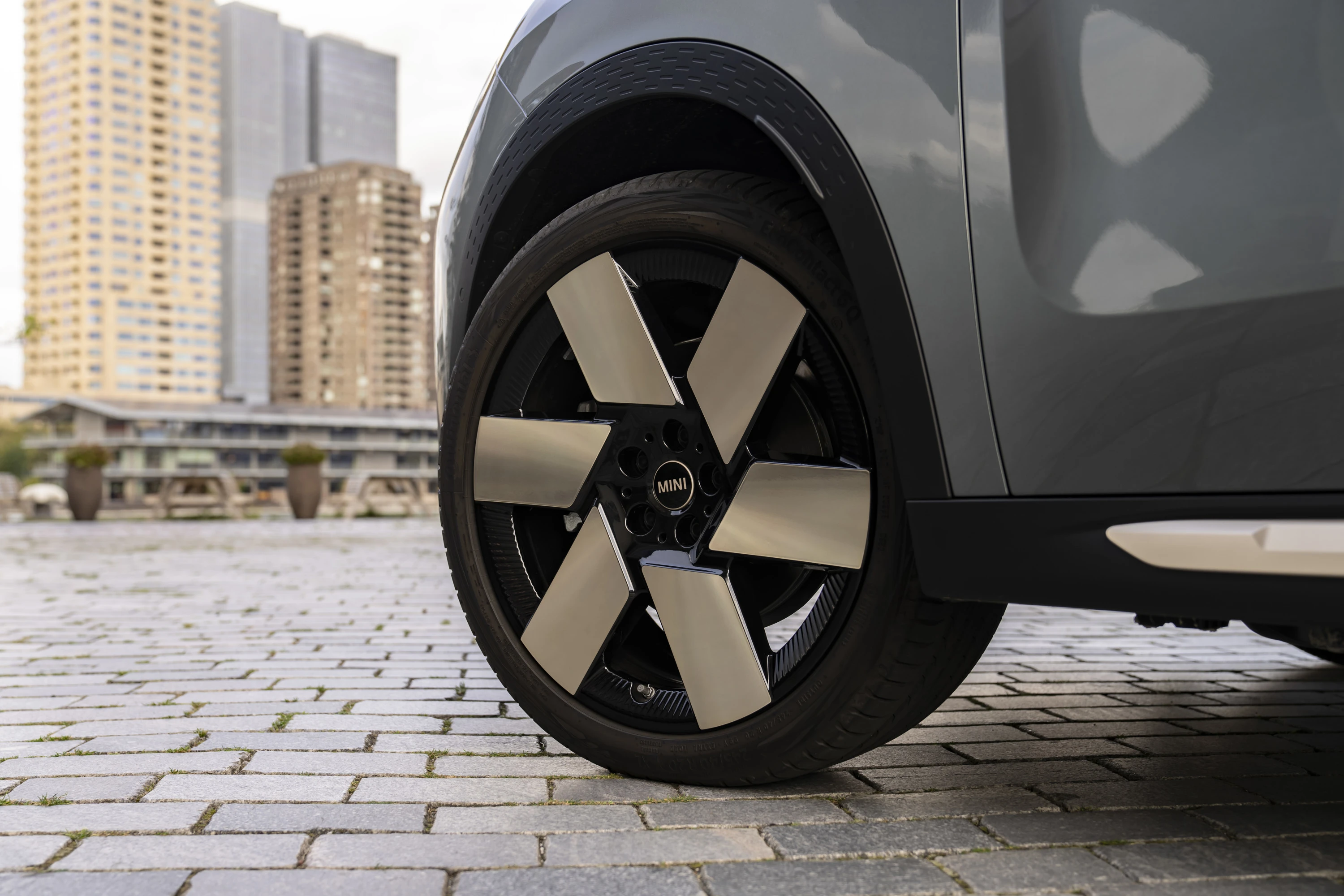 Mini Countryman SE ALL4 wheels view