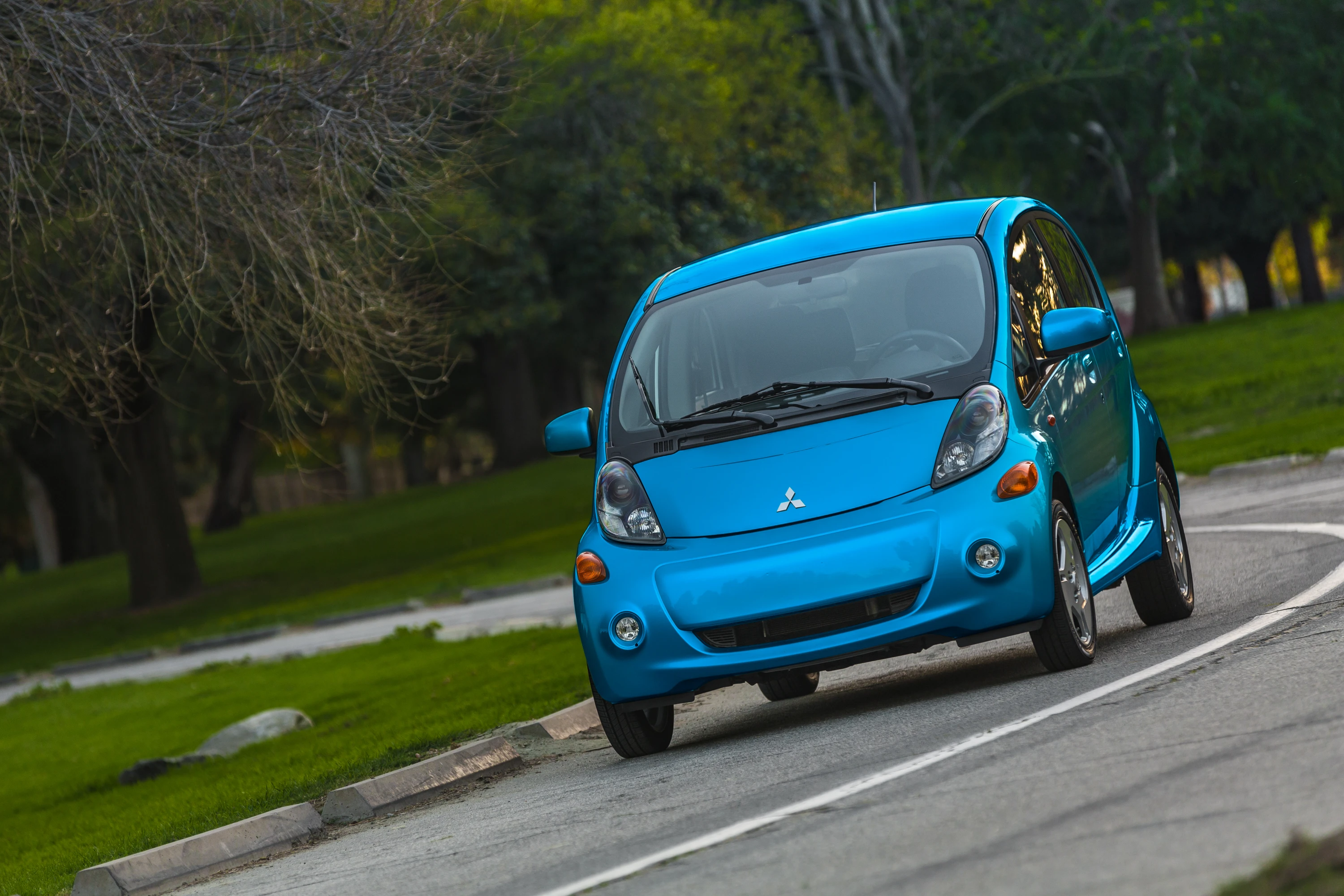 Mitsubishi i-MiEV 16 kWh exterior view