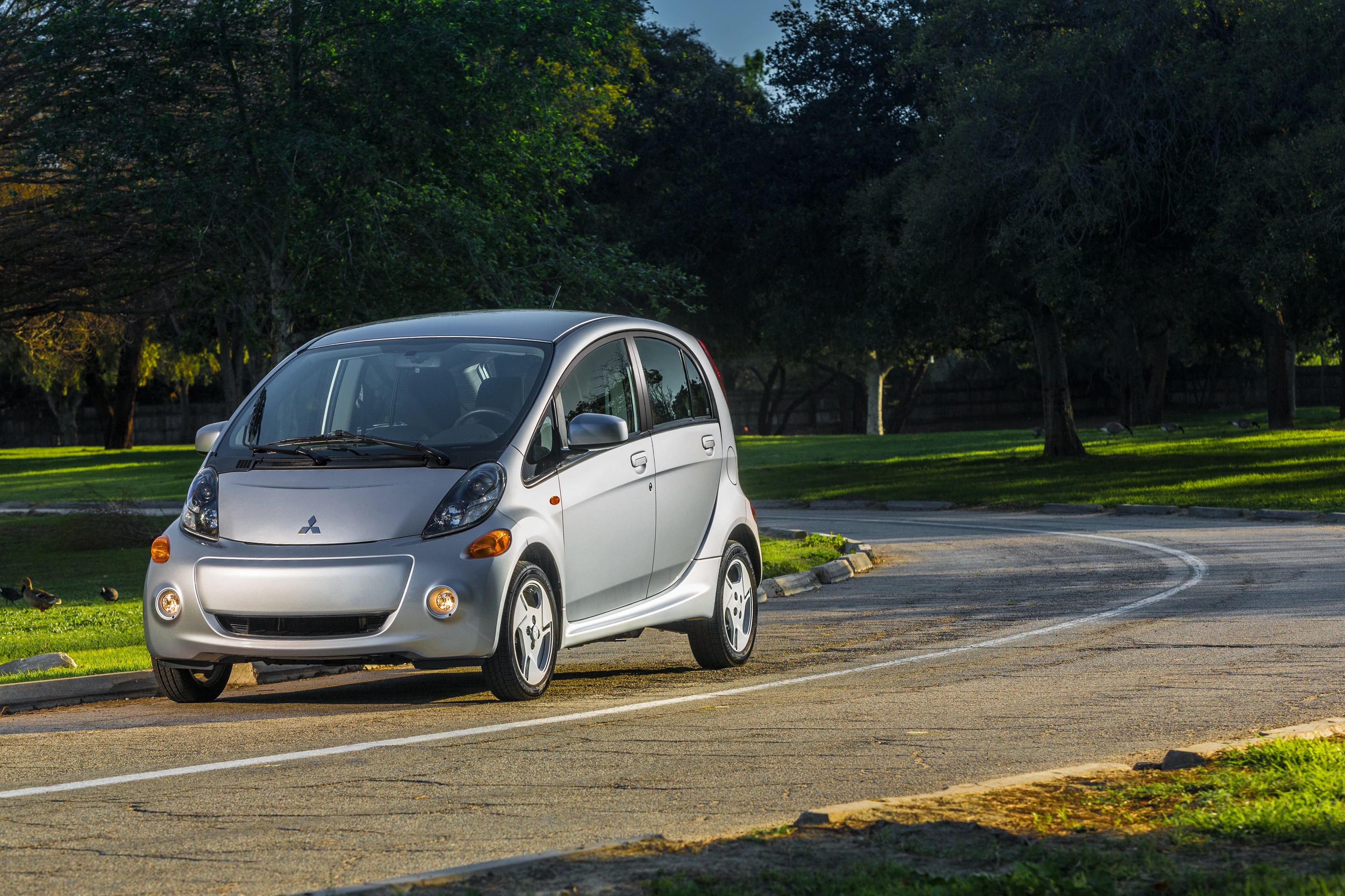 Mitsubishi i-MiEV 16 kWh exterior view