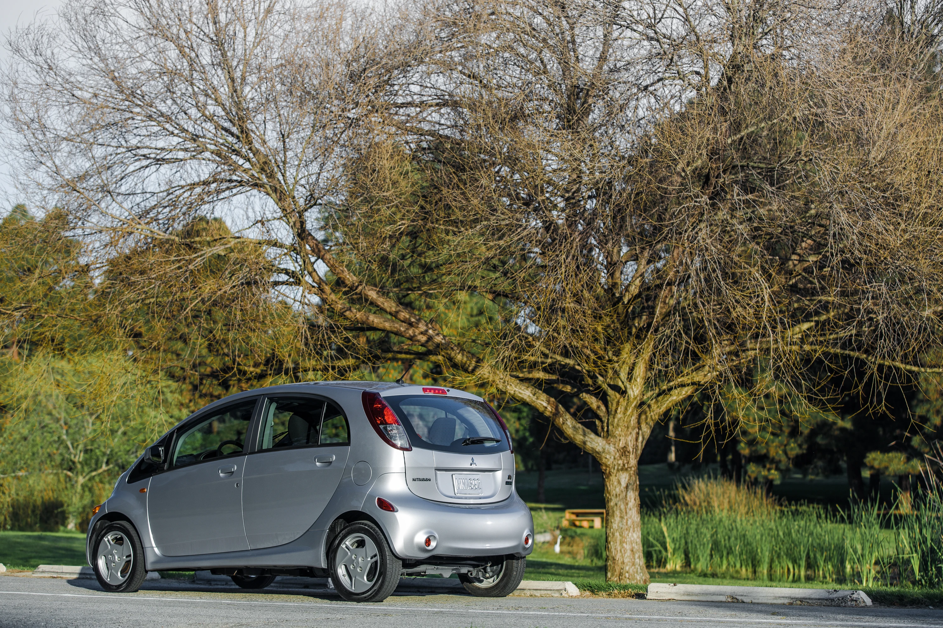 Mitsubishi i-MiEV 16 kWh exterior view