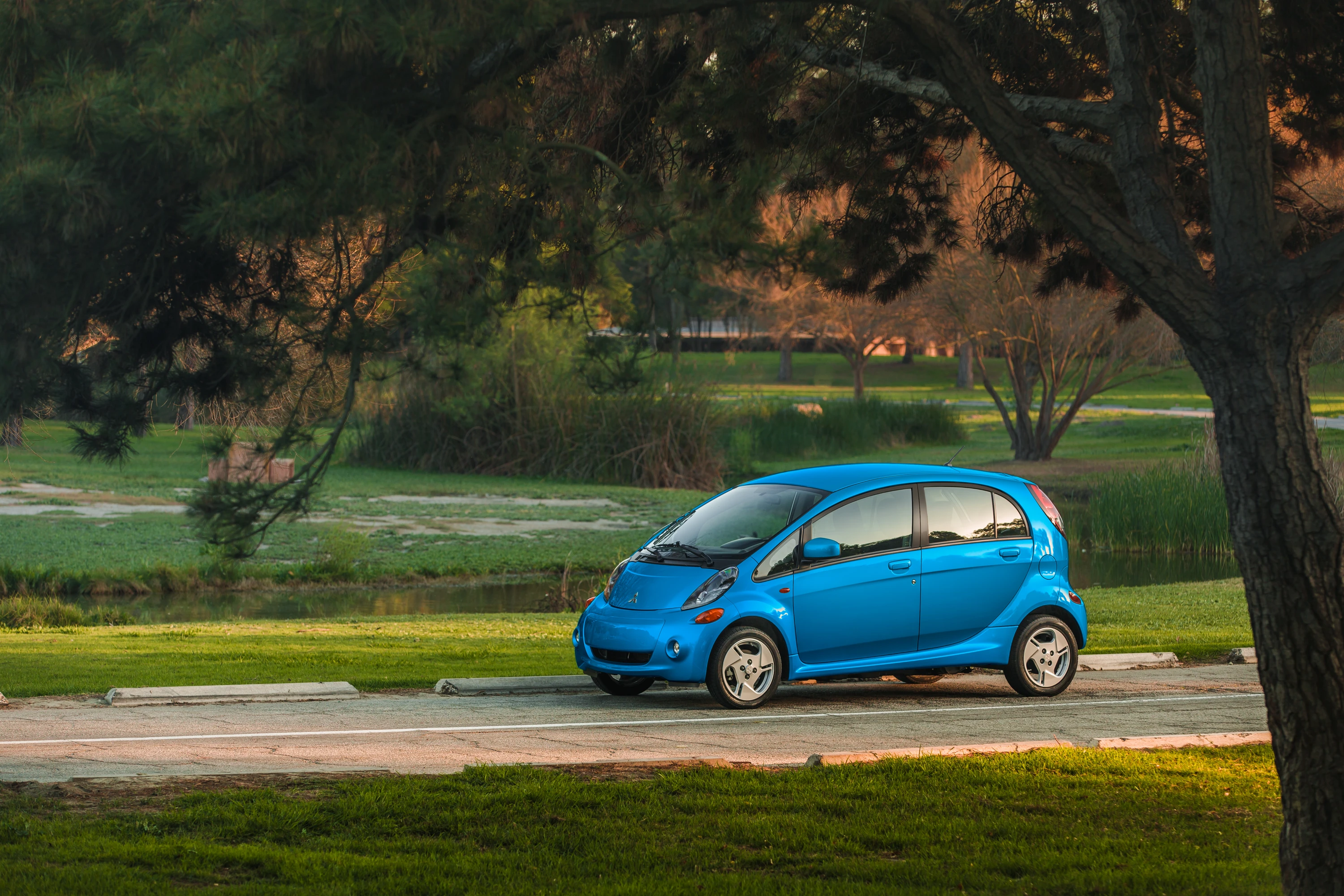 Mitsubishi i-MiEV 16 kWh exterior view