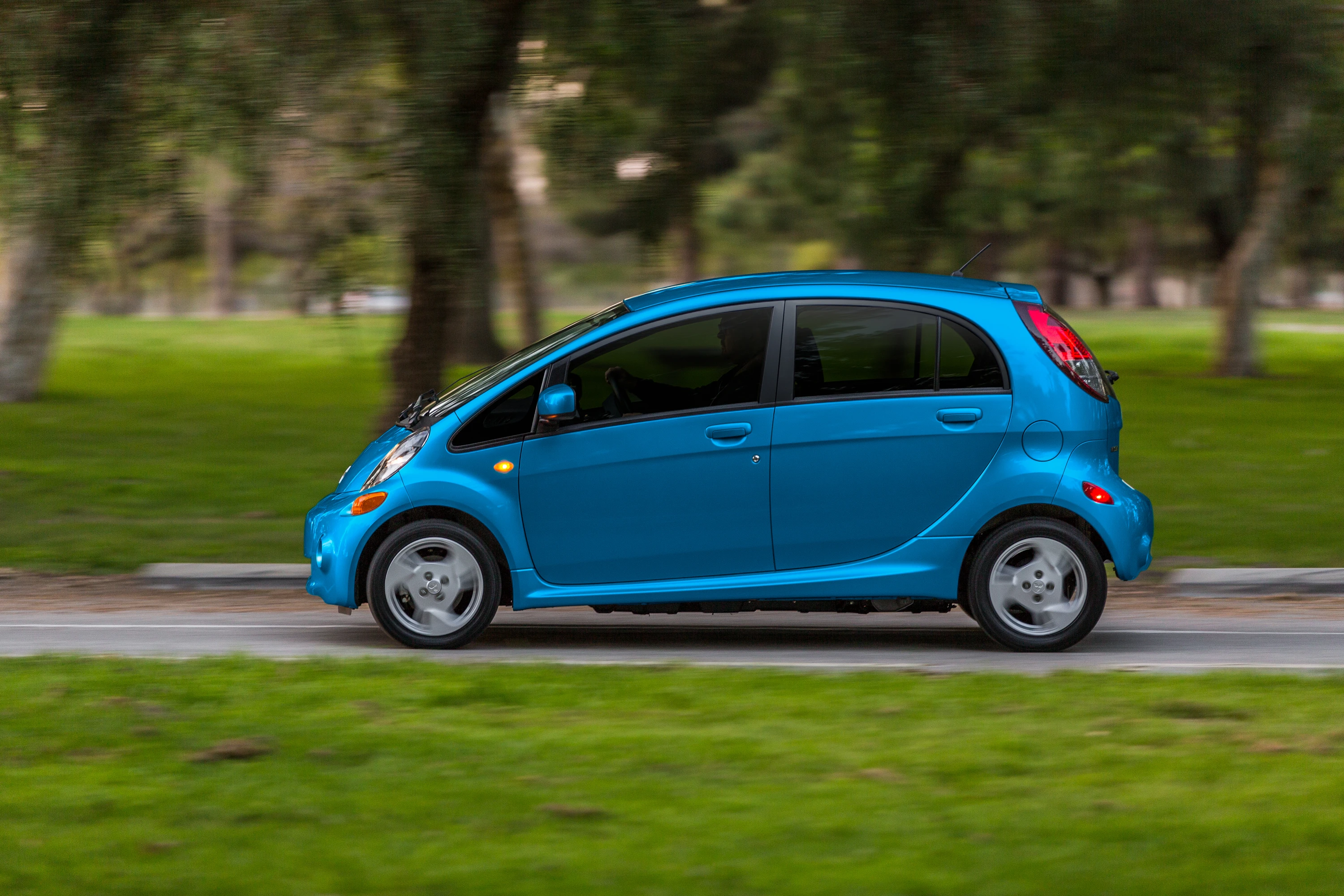 Mitsubishi i-MiEV M 10.5 kWh exterior view