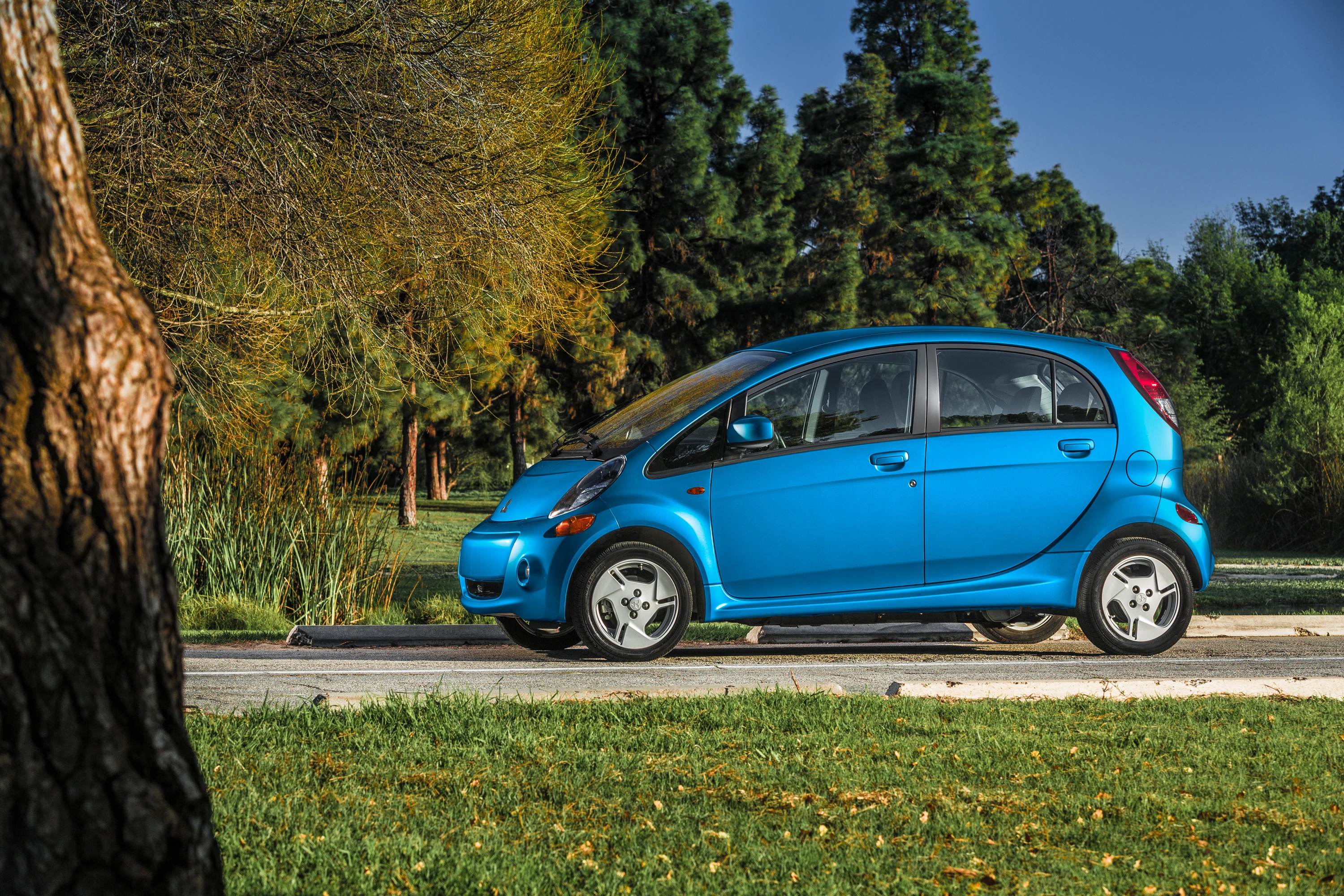 Mitsubishi i-MiEV M 10.5 kWh electric vehicle exterior