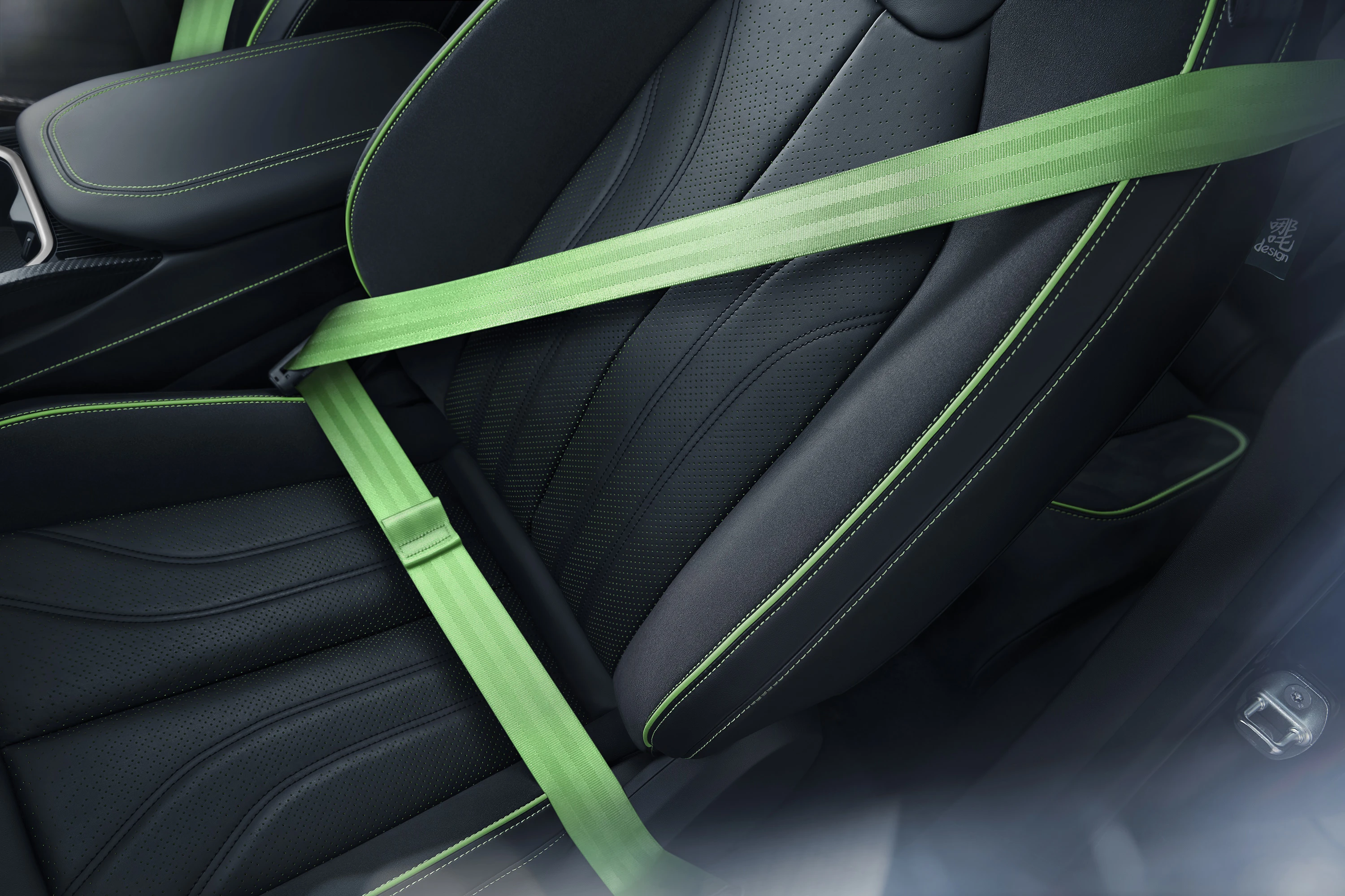 Neta GT 580 AWD frontseats view