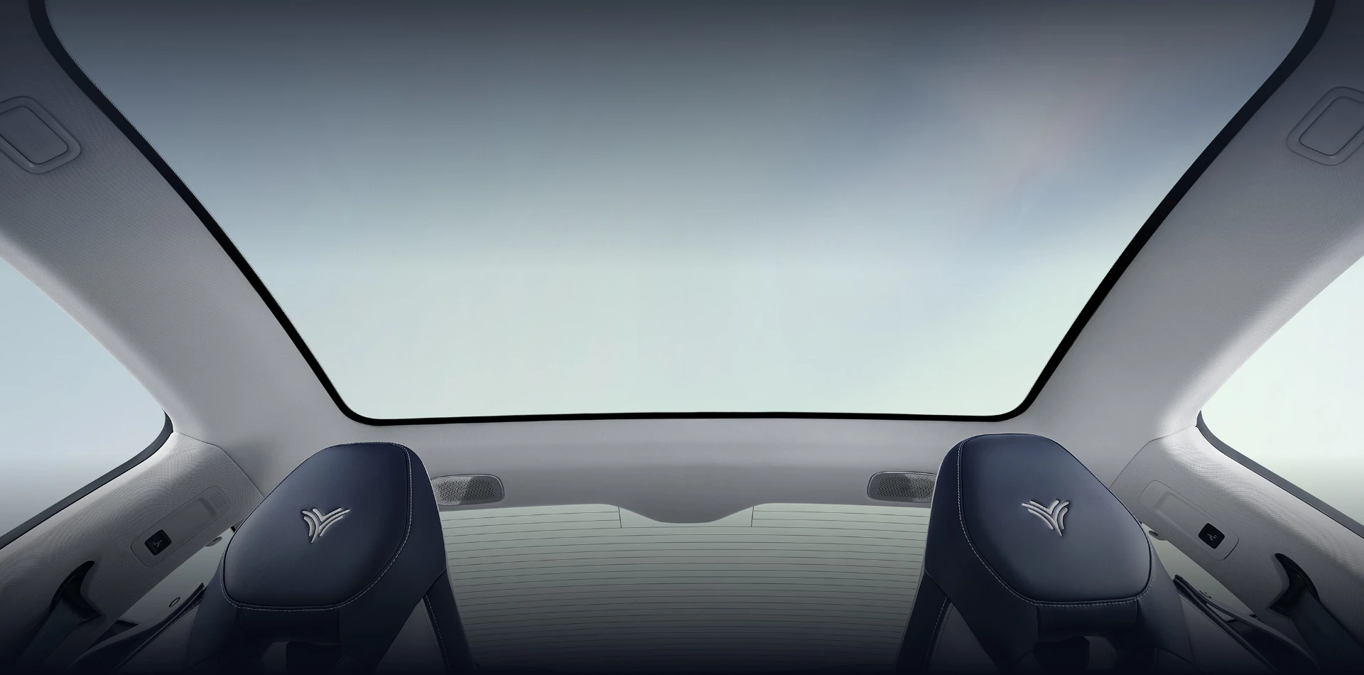 Neta GT 580 AWD roof view
