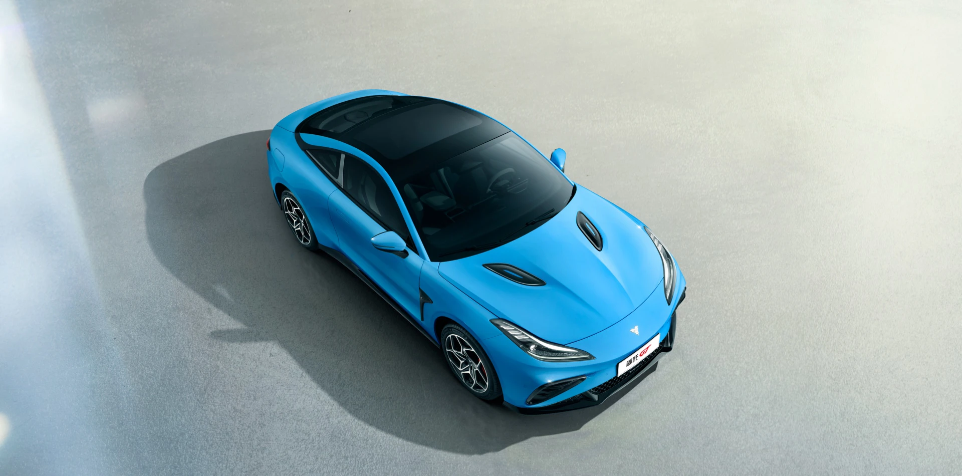 Neta GT 580 AWD exterior view