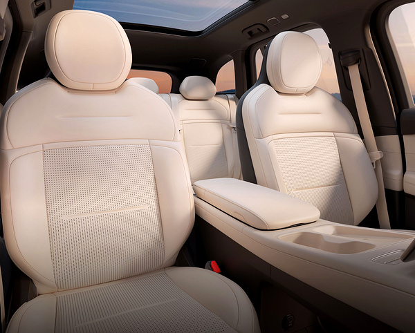 Nio EL6 frontseats view