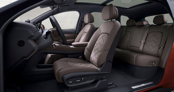 Nio EL7 frontseats view