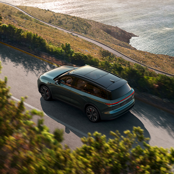 Nio EL8 exterior view