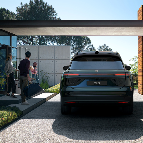 Nio EL8 exterior view
