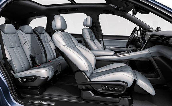Nio ES8 frontseats view