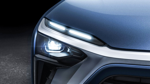 Nio ES8 headlights view