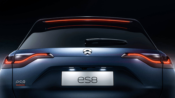 Nio ES8 taillights view