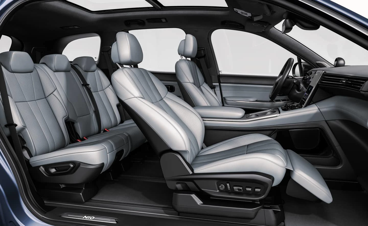 Nio ES8 (GEN1) frontseats view