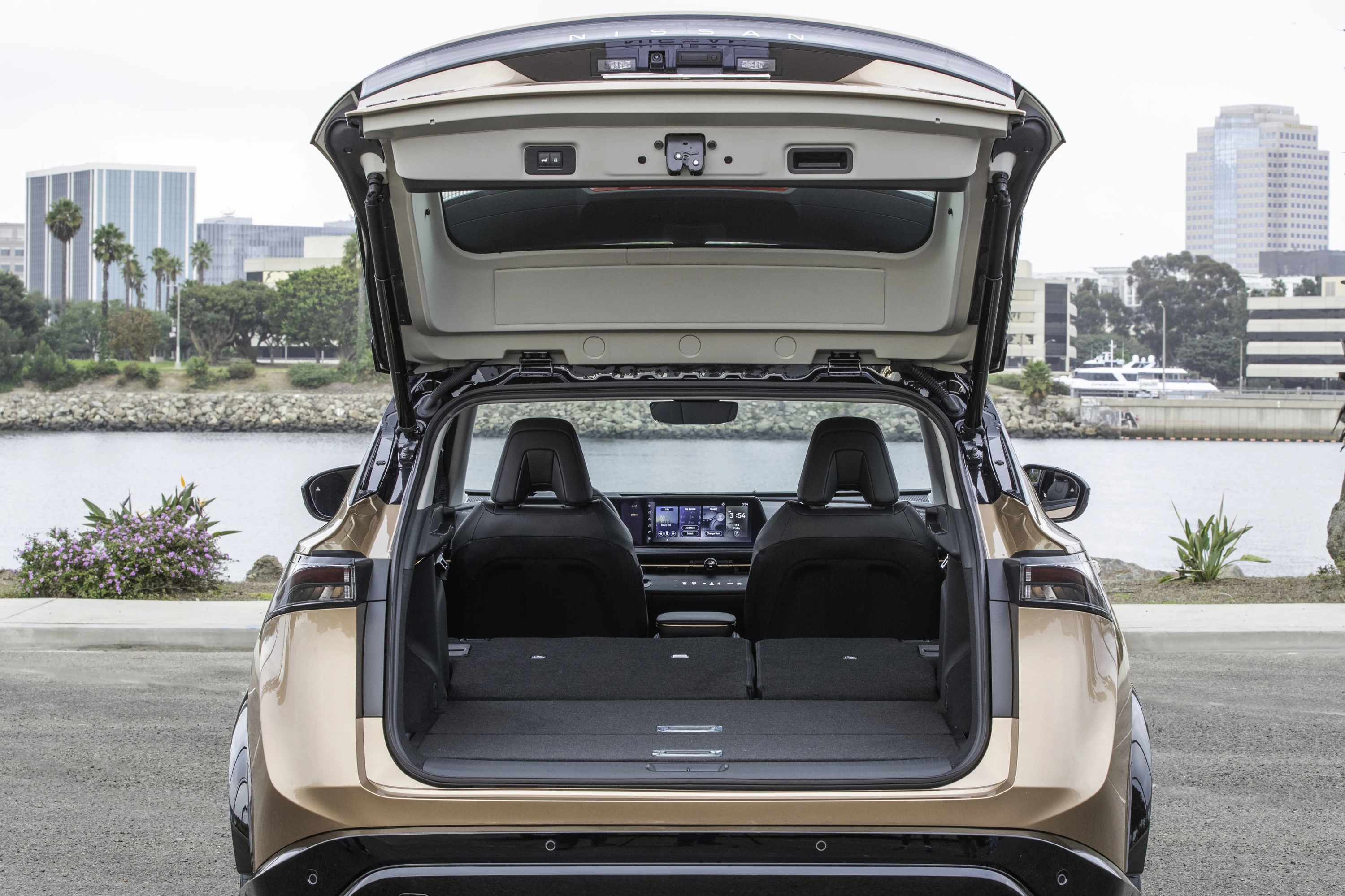 Nissan Ariya 87kWh e-4ORCE trunk view