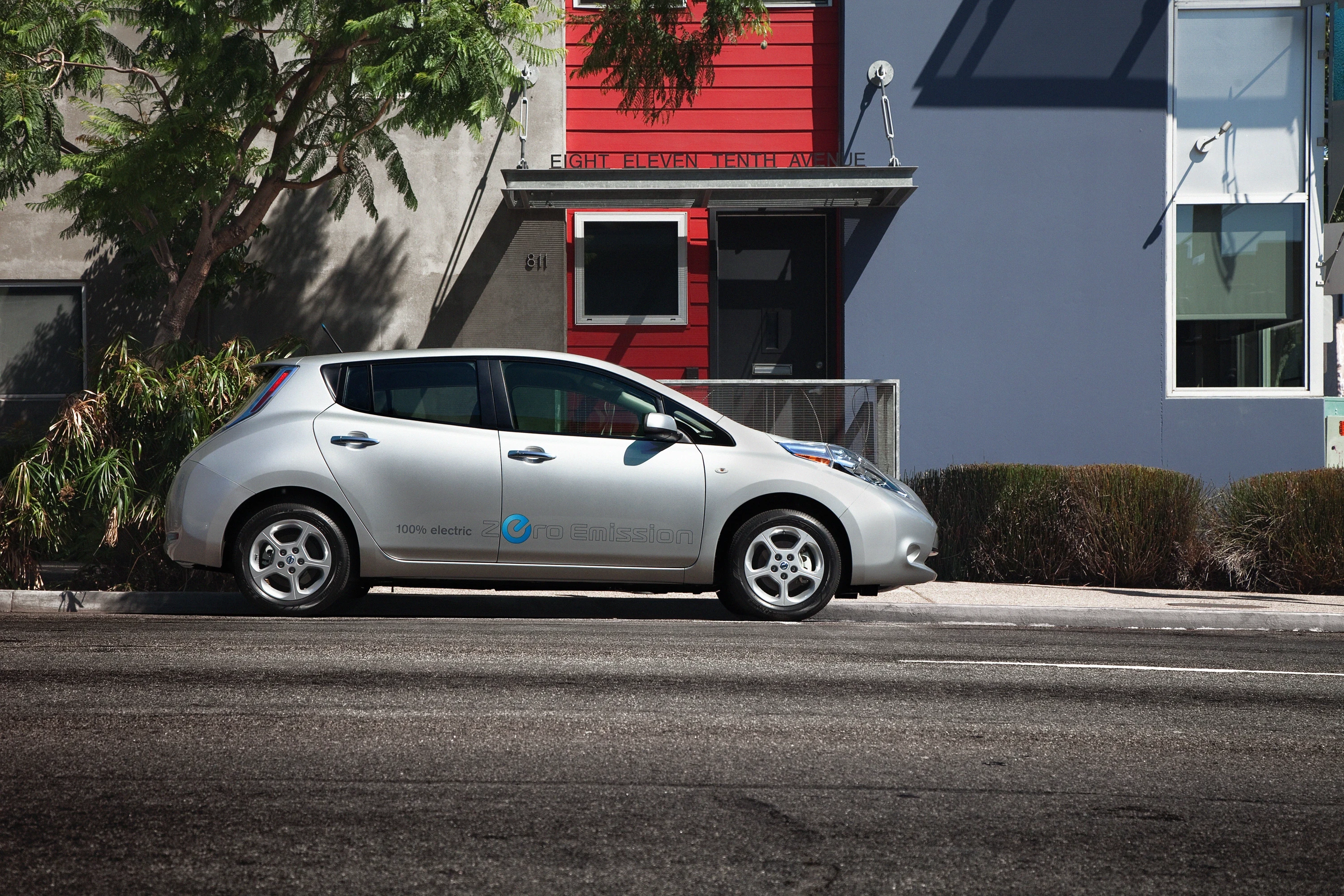 Nissan Leaf 24 kWh exterior view