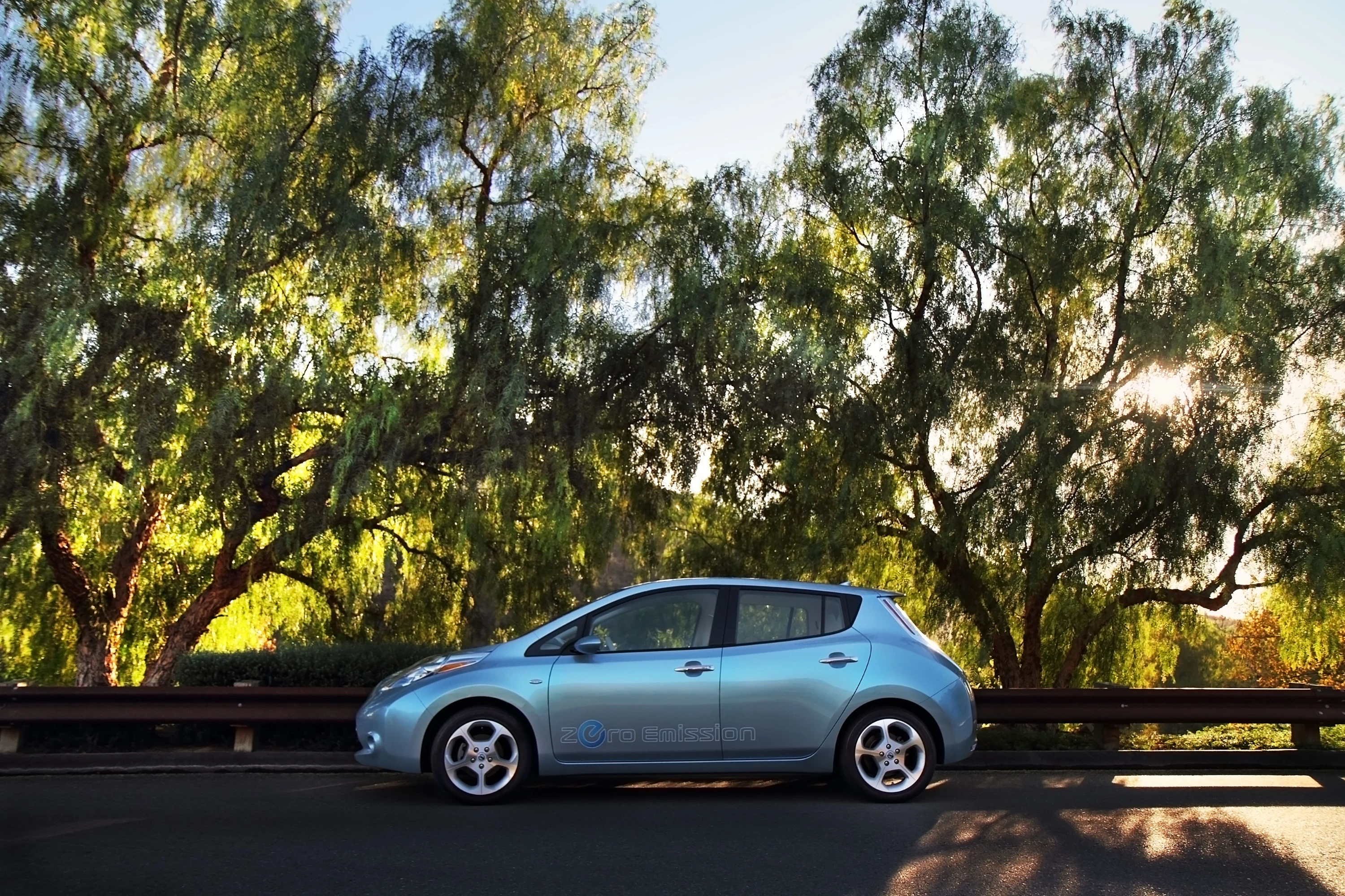 Nissan Leaf 24 kWh exterior view