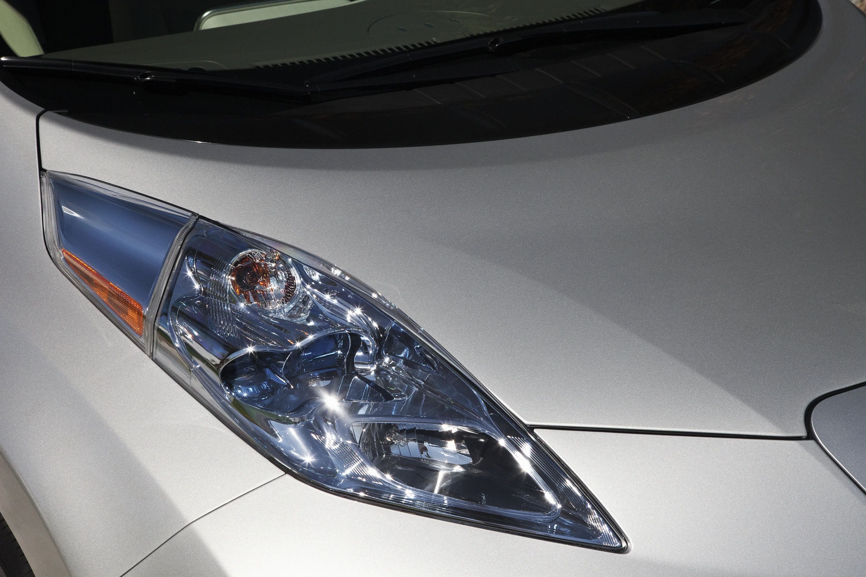 Nissan Leaf 24 kWh headlights view