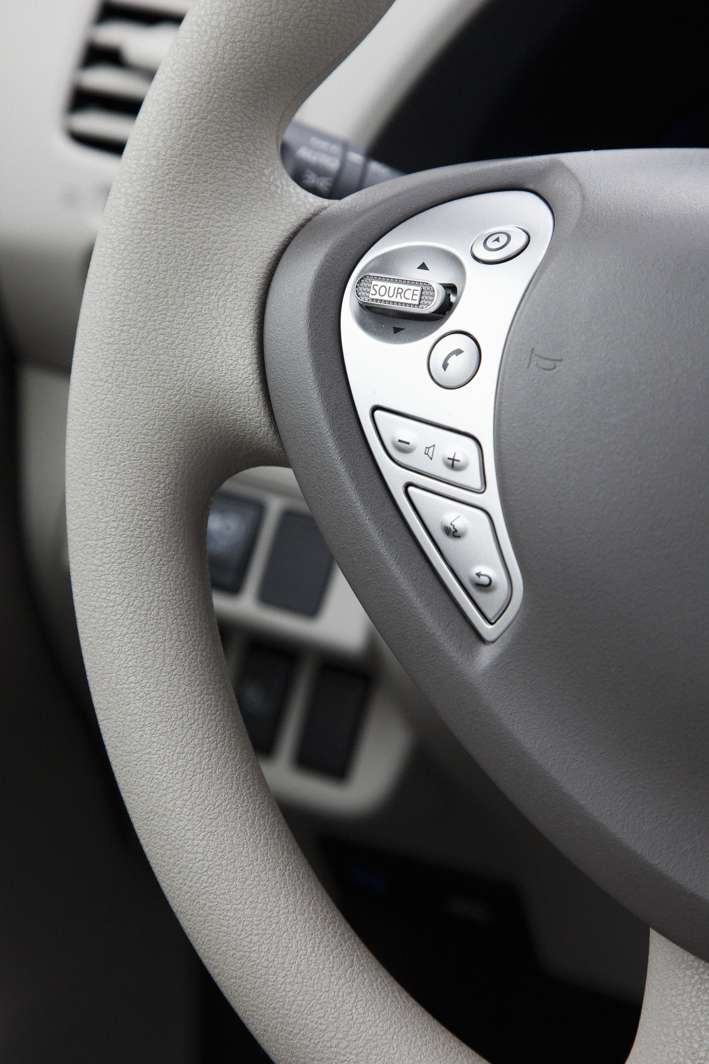 Nissan Leaf 24 kWh steeringwheel view
