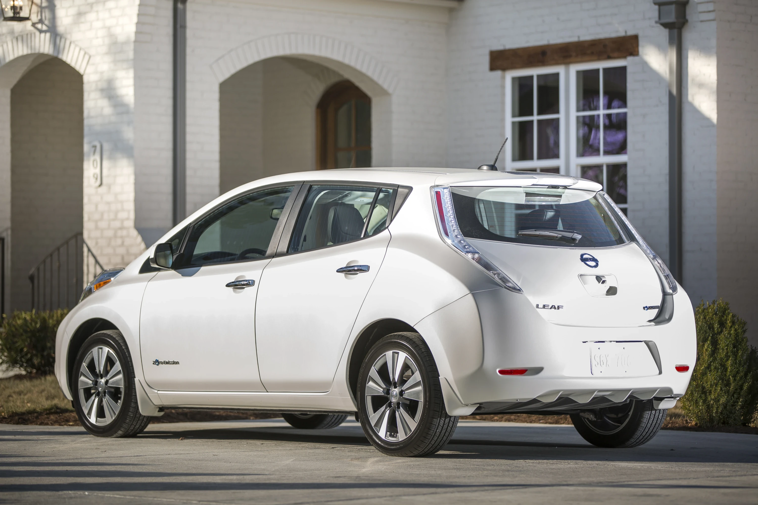 Nissan Leaf 30 kWh exterior view