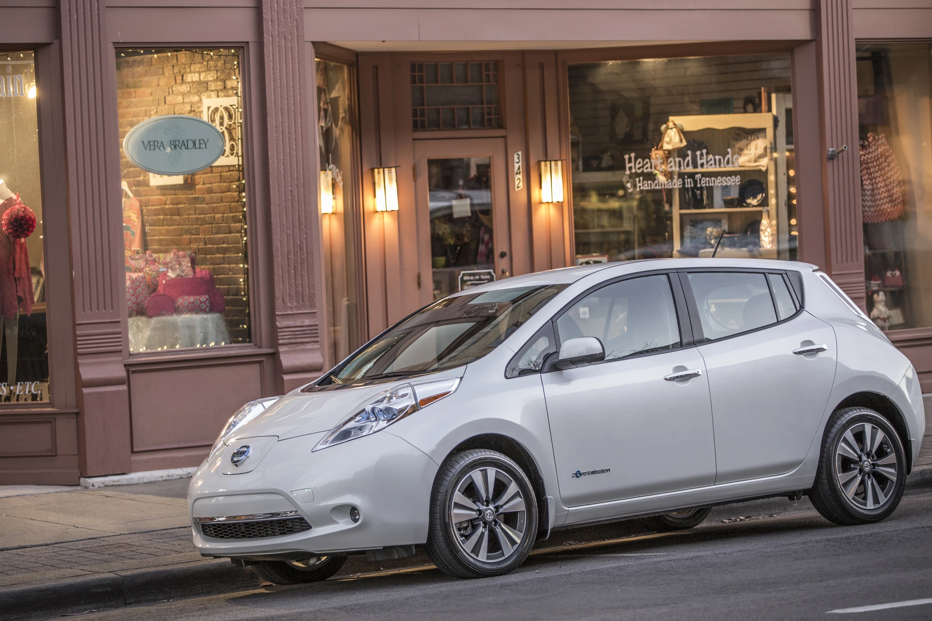 Nissan Leaf 30 kWh exterior view