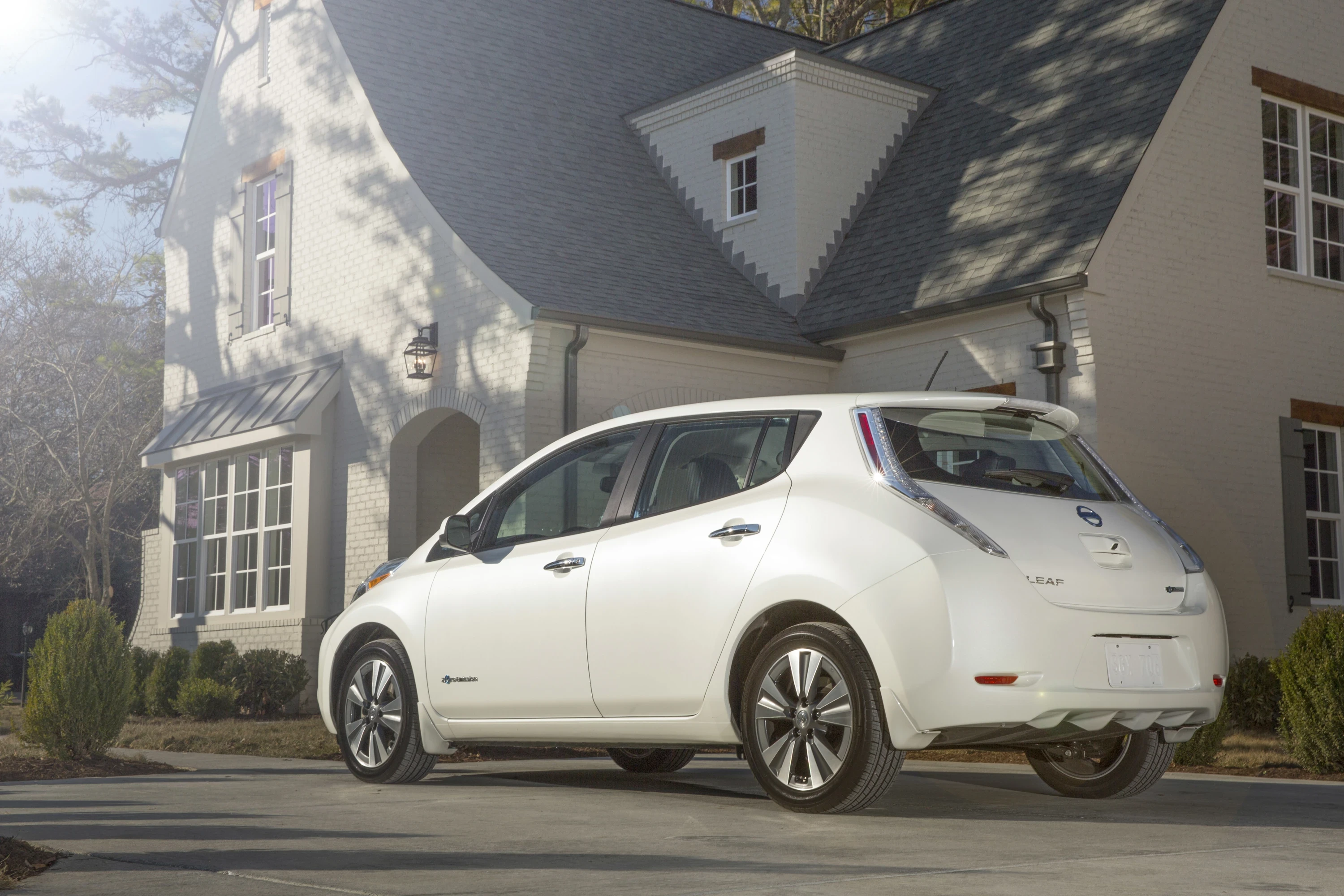 Nissan Leaf 30 kWh exterior view