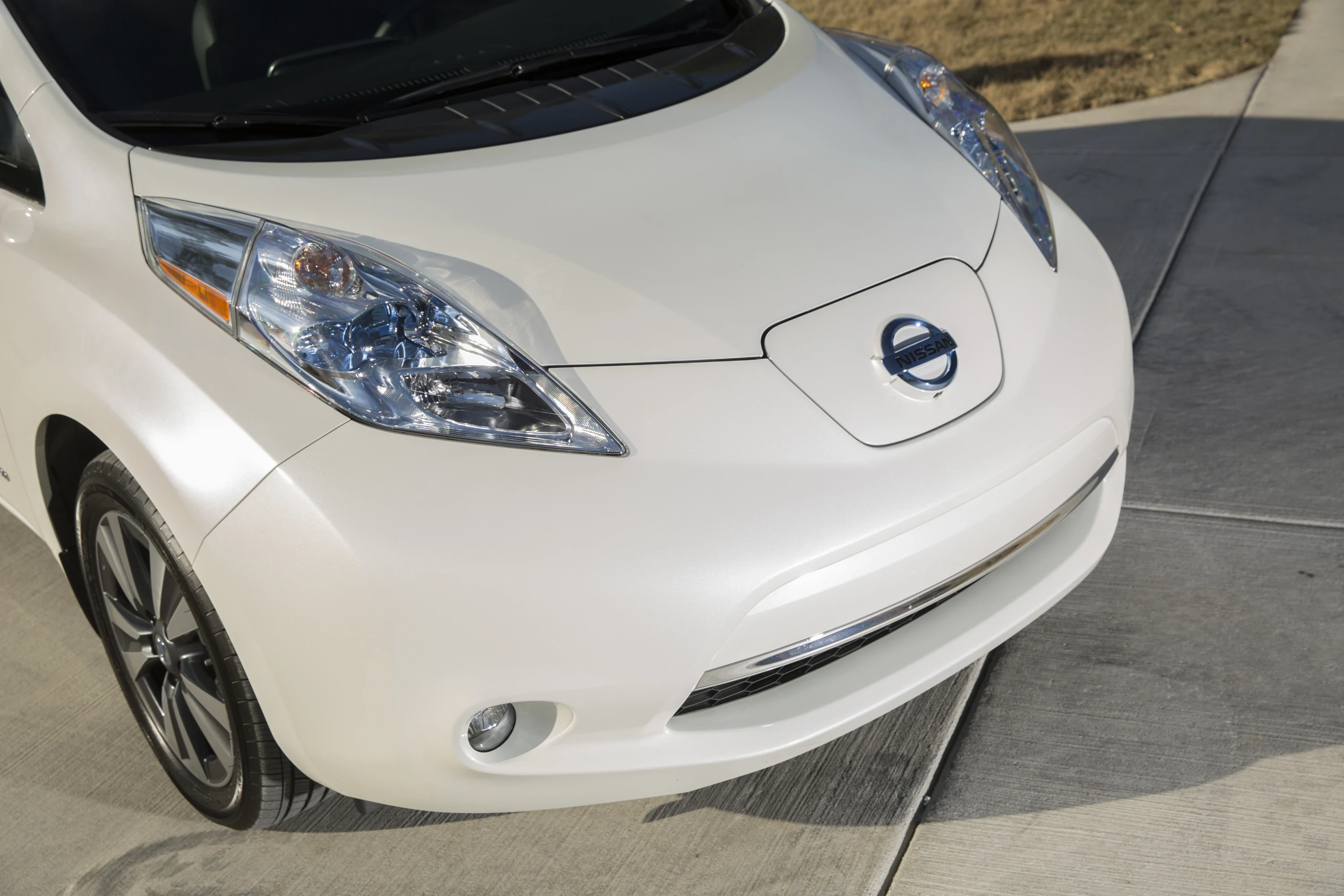 Nissan Leaf 30 kWh exterior view