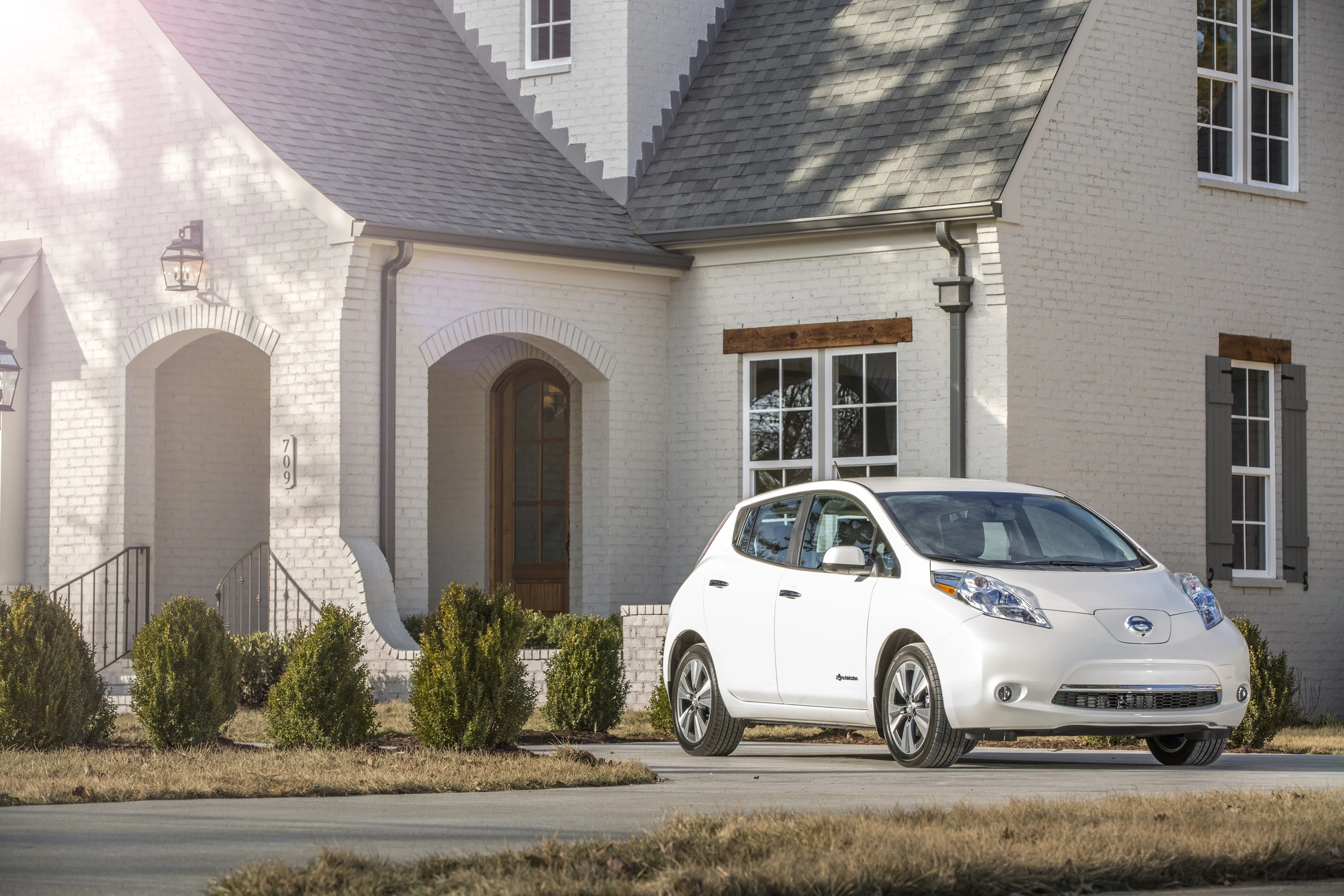 Nissan Leaf 30 kWh exterior view
