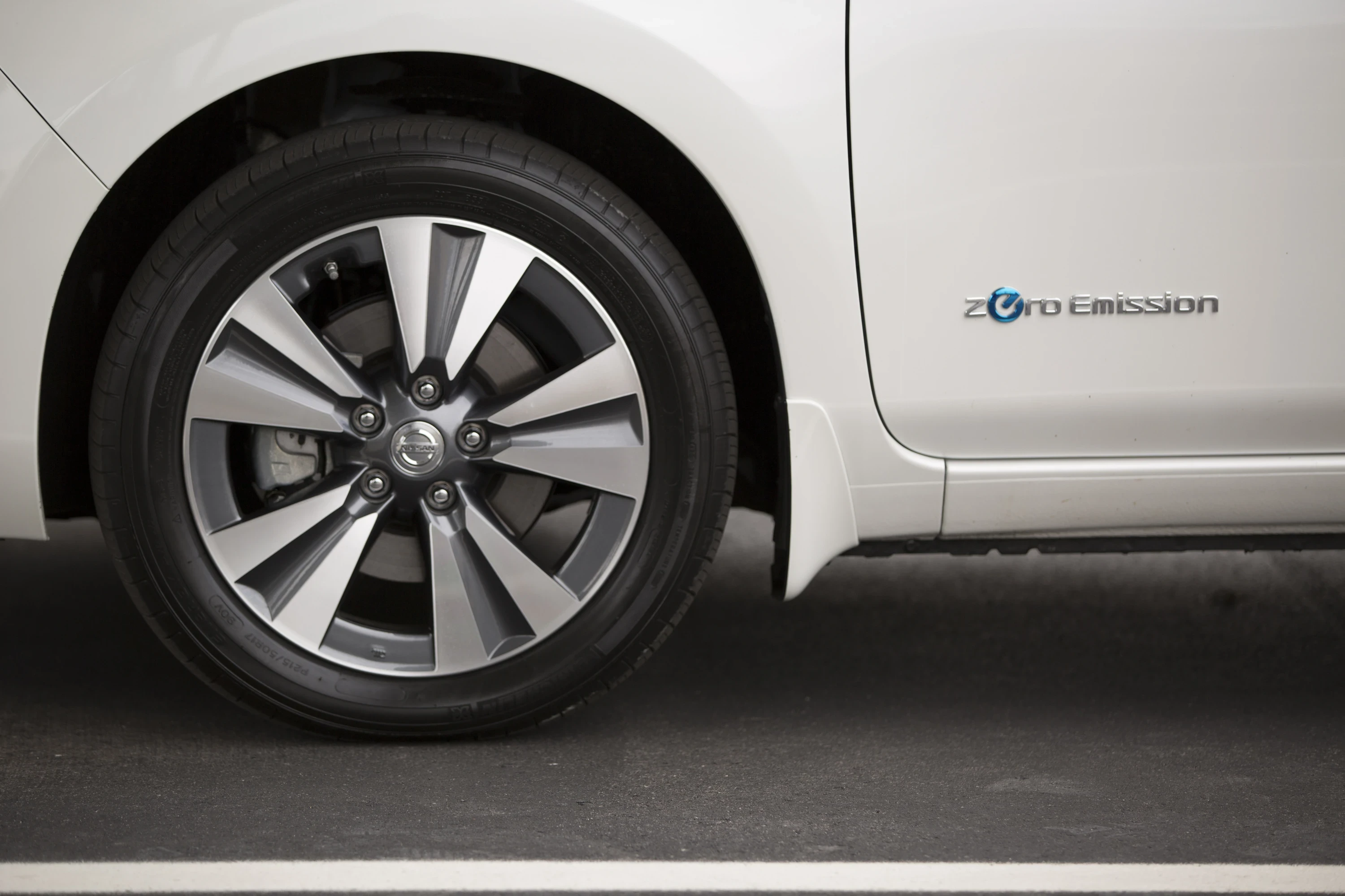 Nissan Leaf 30 kWh wheels view