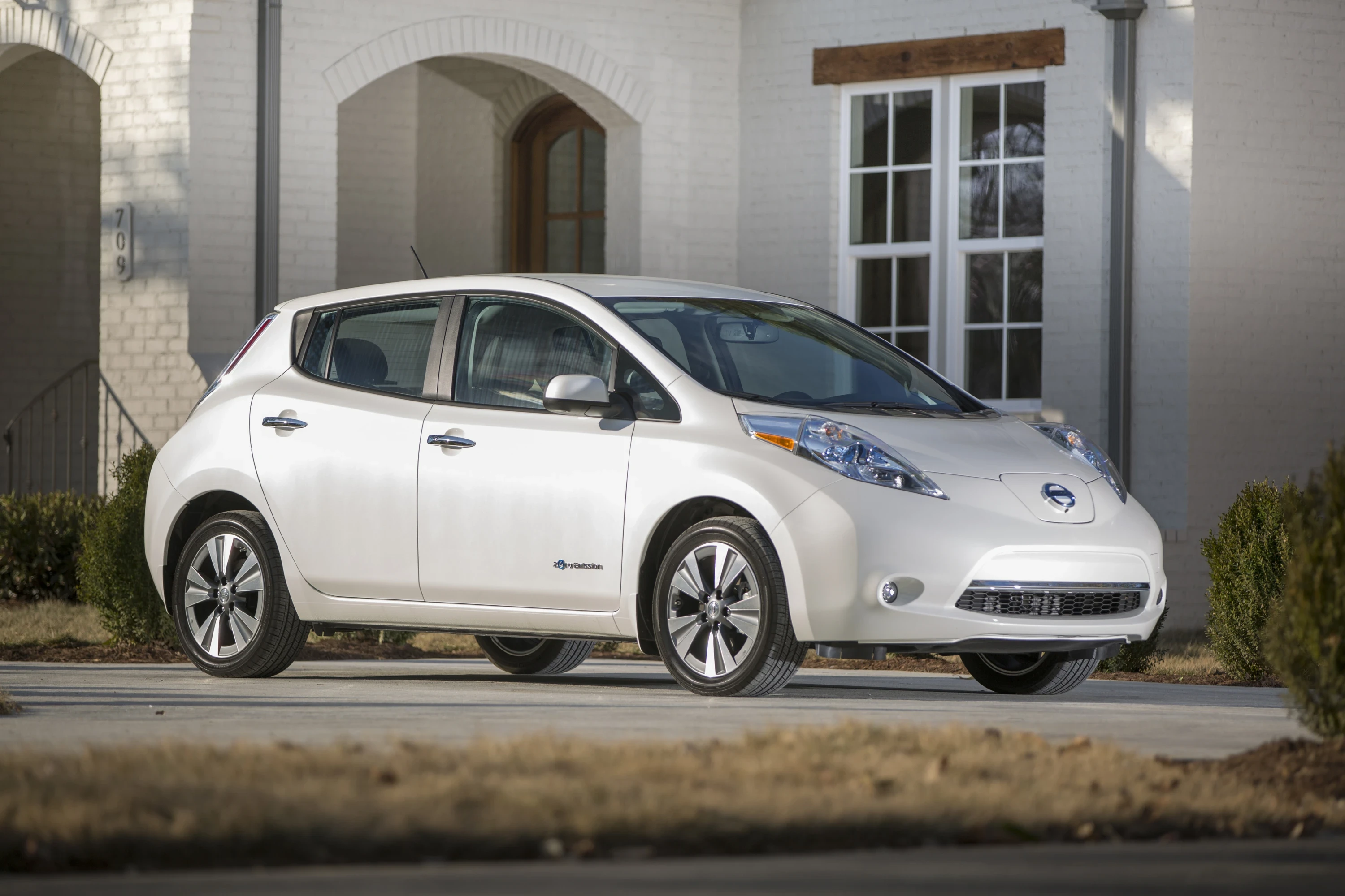 Nissan Leaf 30 kWh exterior view