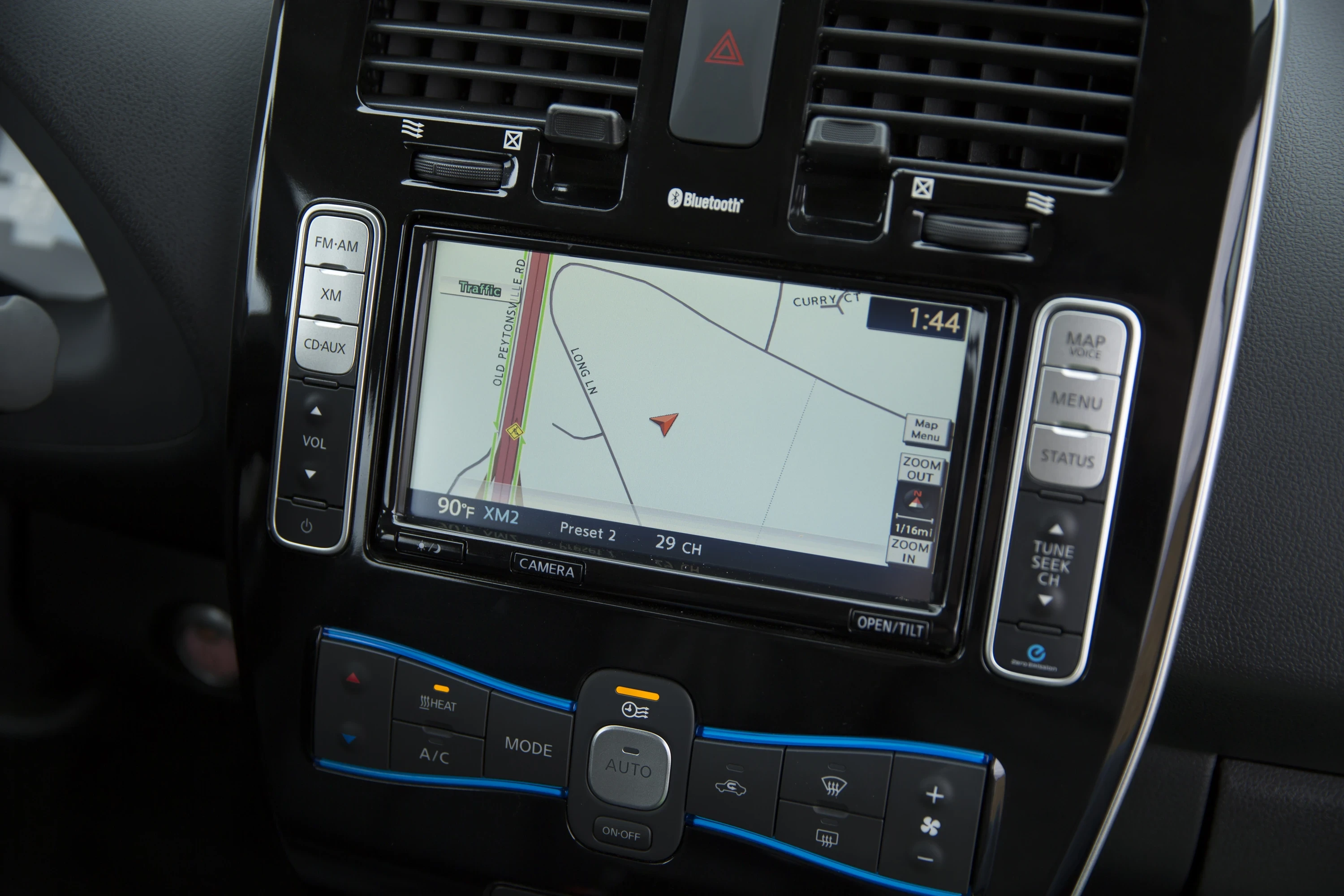 Nissan Leaf 30 kWh screens view