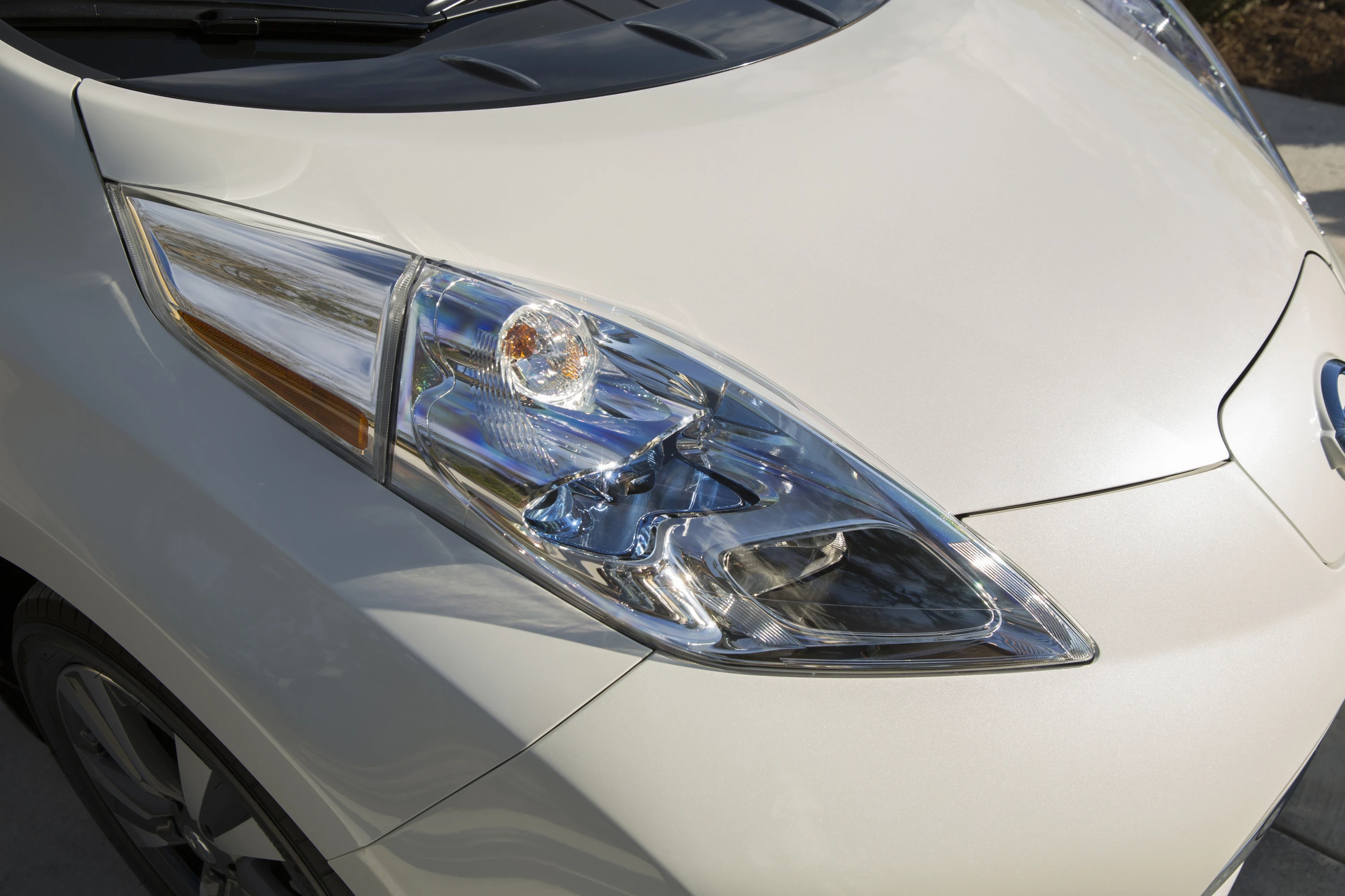 Nissan Leaf 30 kWh headlights view