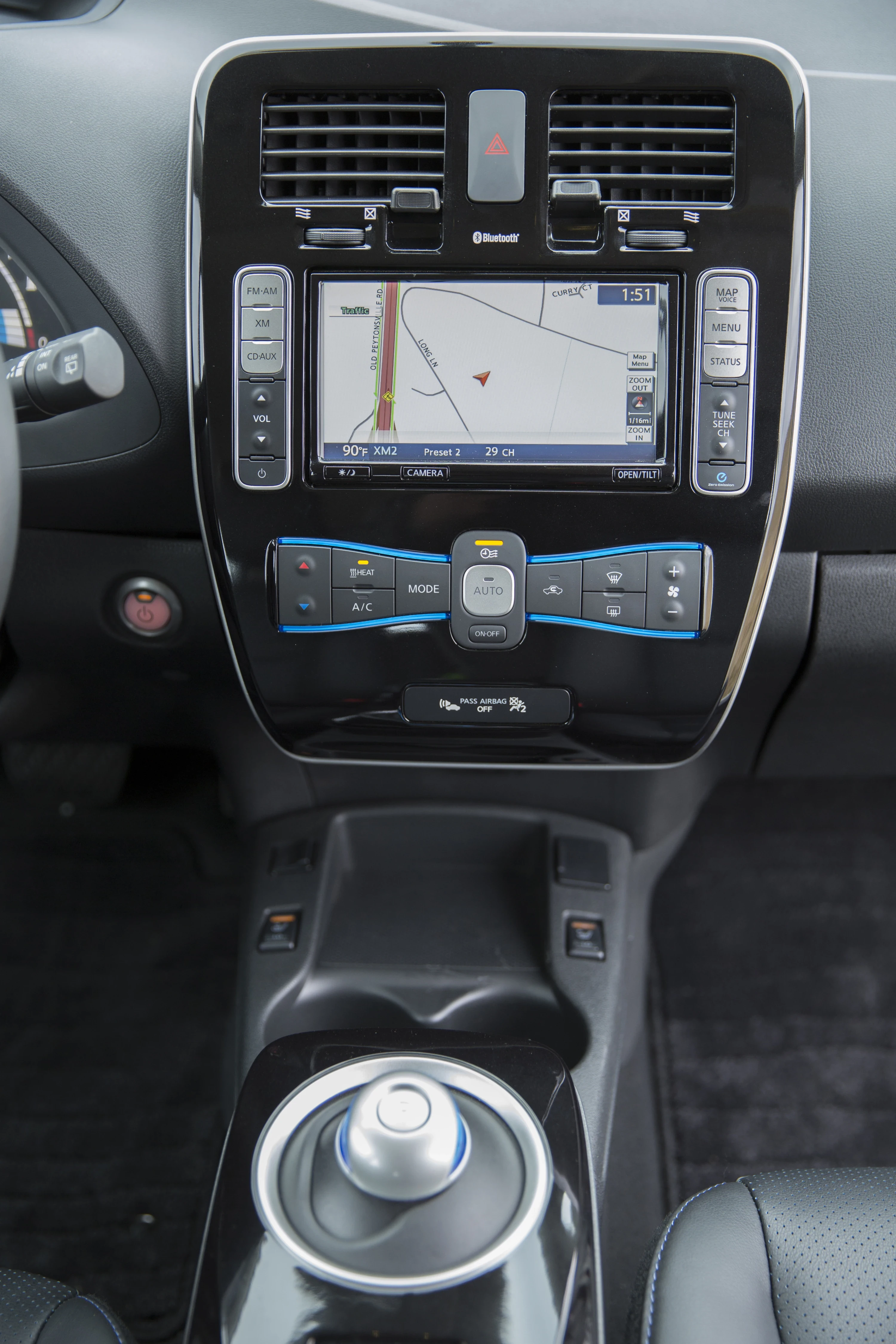 Nissan Leaf 30 kWh screens view