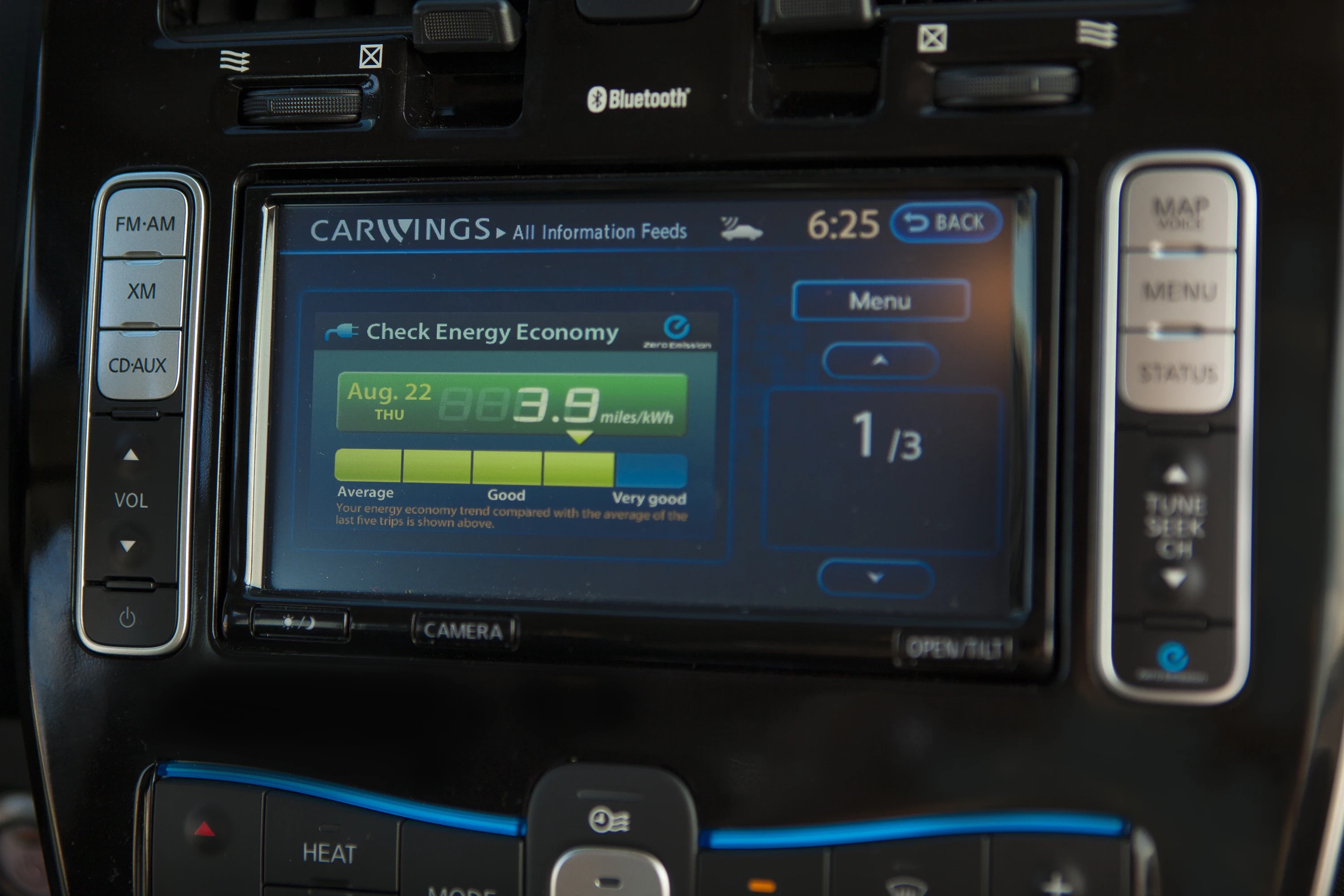Nissan Leaf 30 kWh screens view