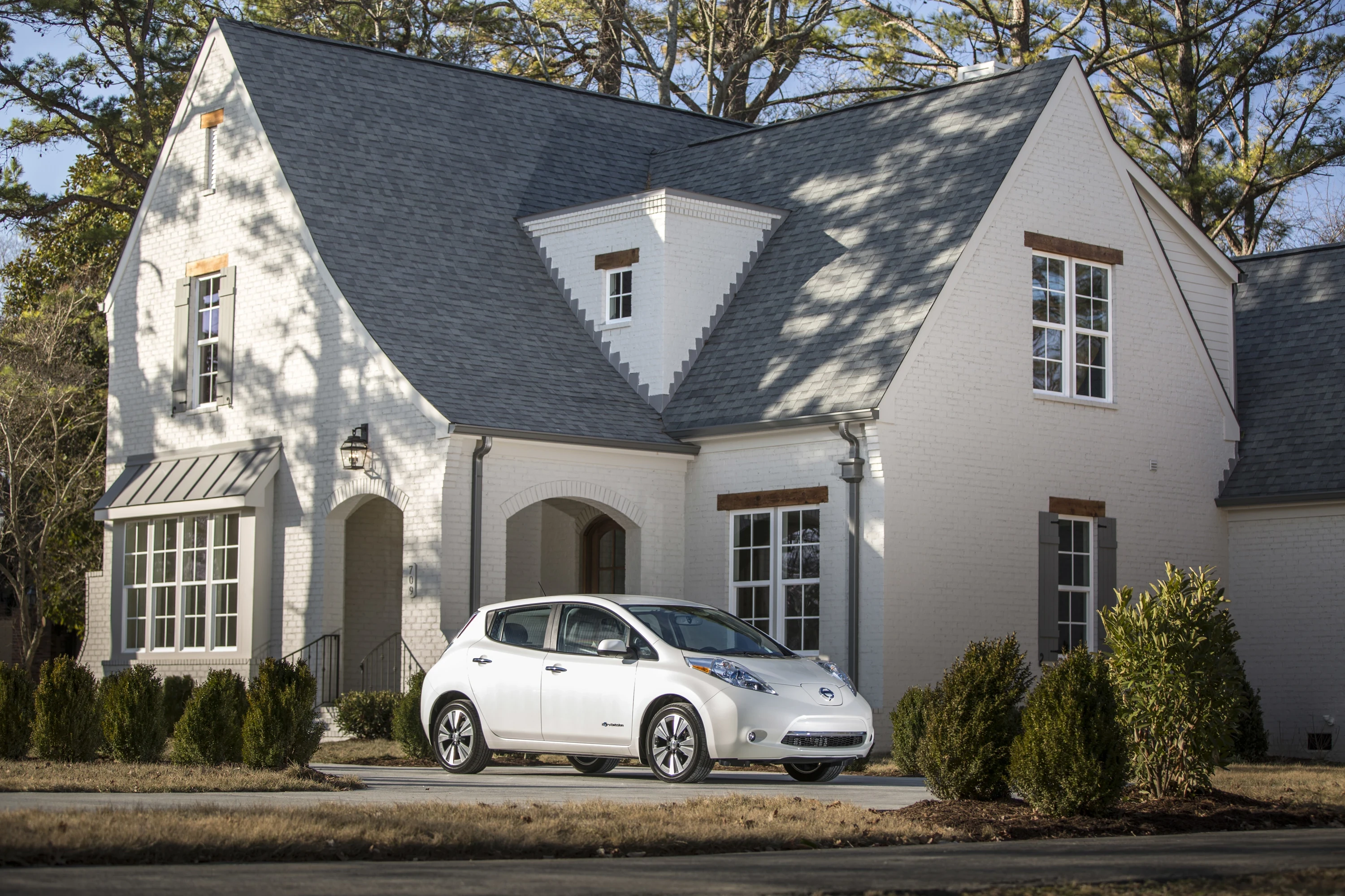 Nissan Leaf 30 kWh exterior view