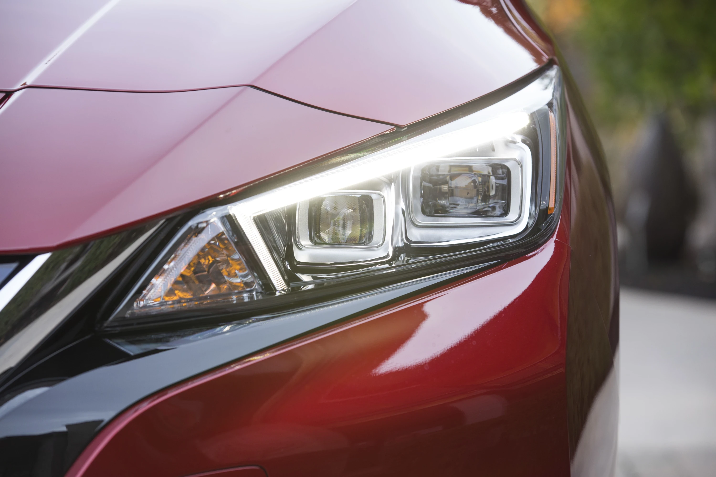 Nissan Leaf 40 kWh headlights view