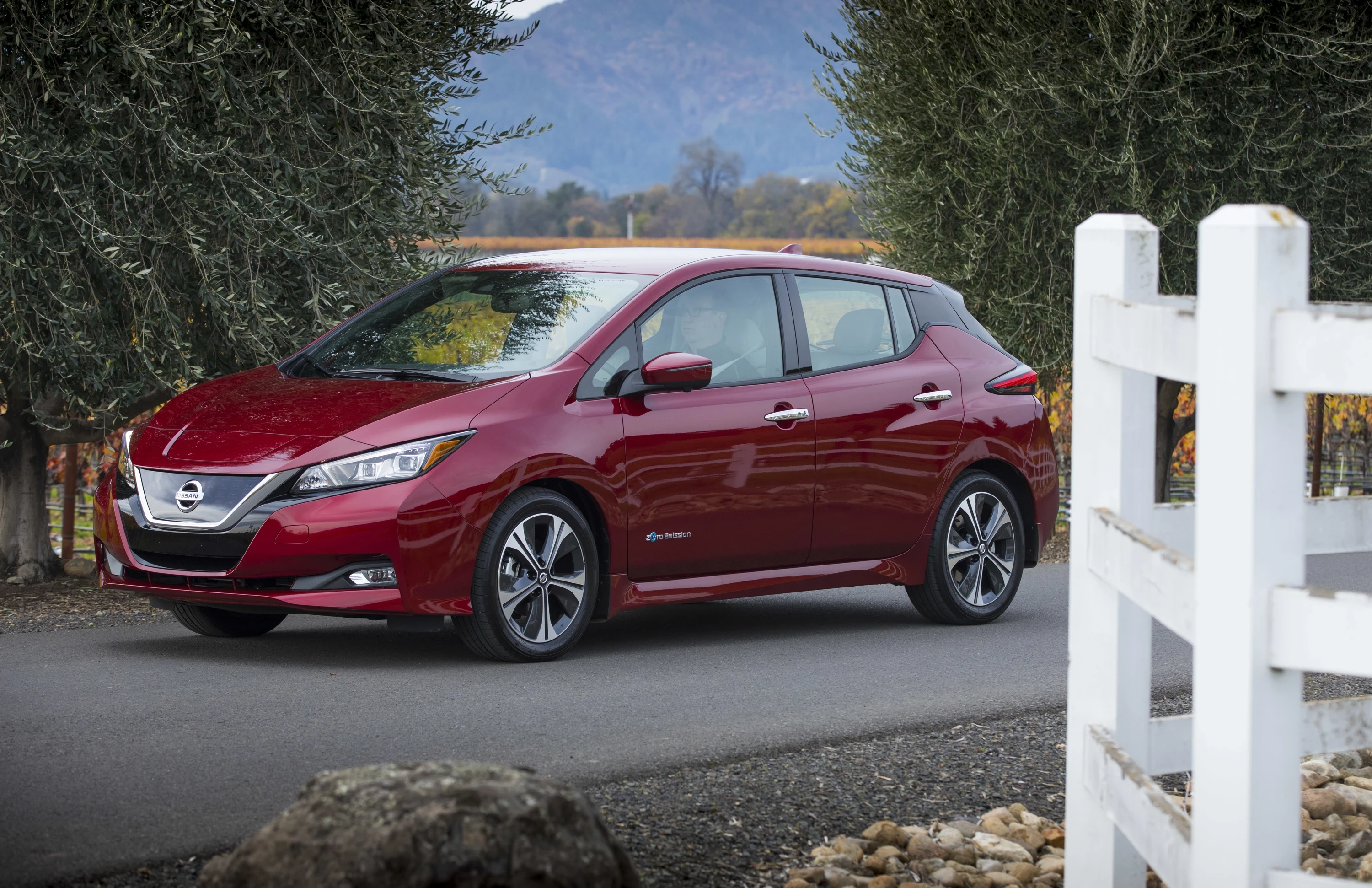 Nissan Leaf 40 kWh exterior view