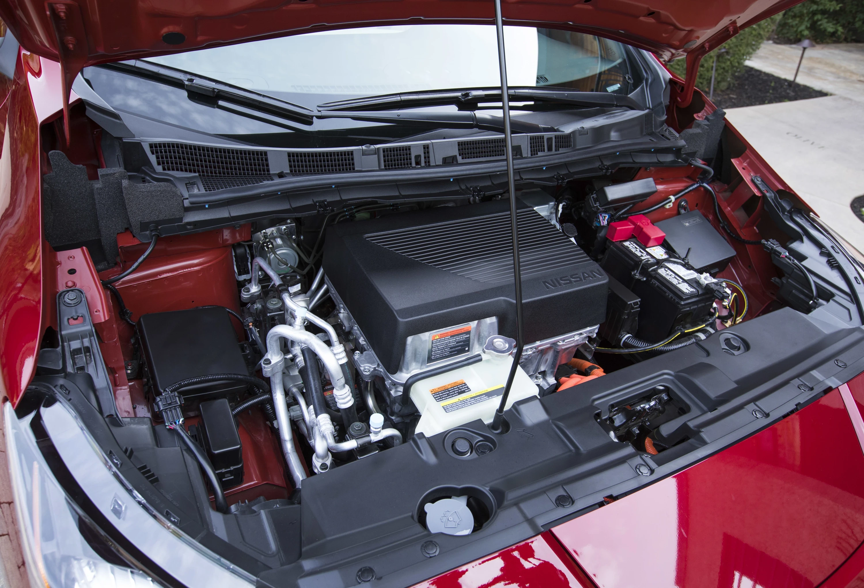 Nissan Leaf 40 kWh technology view