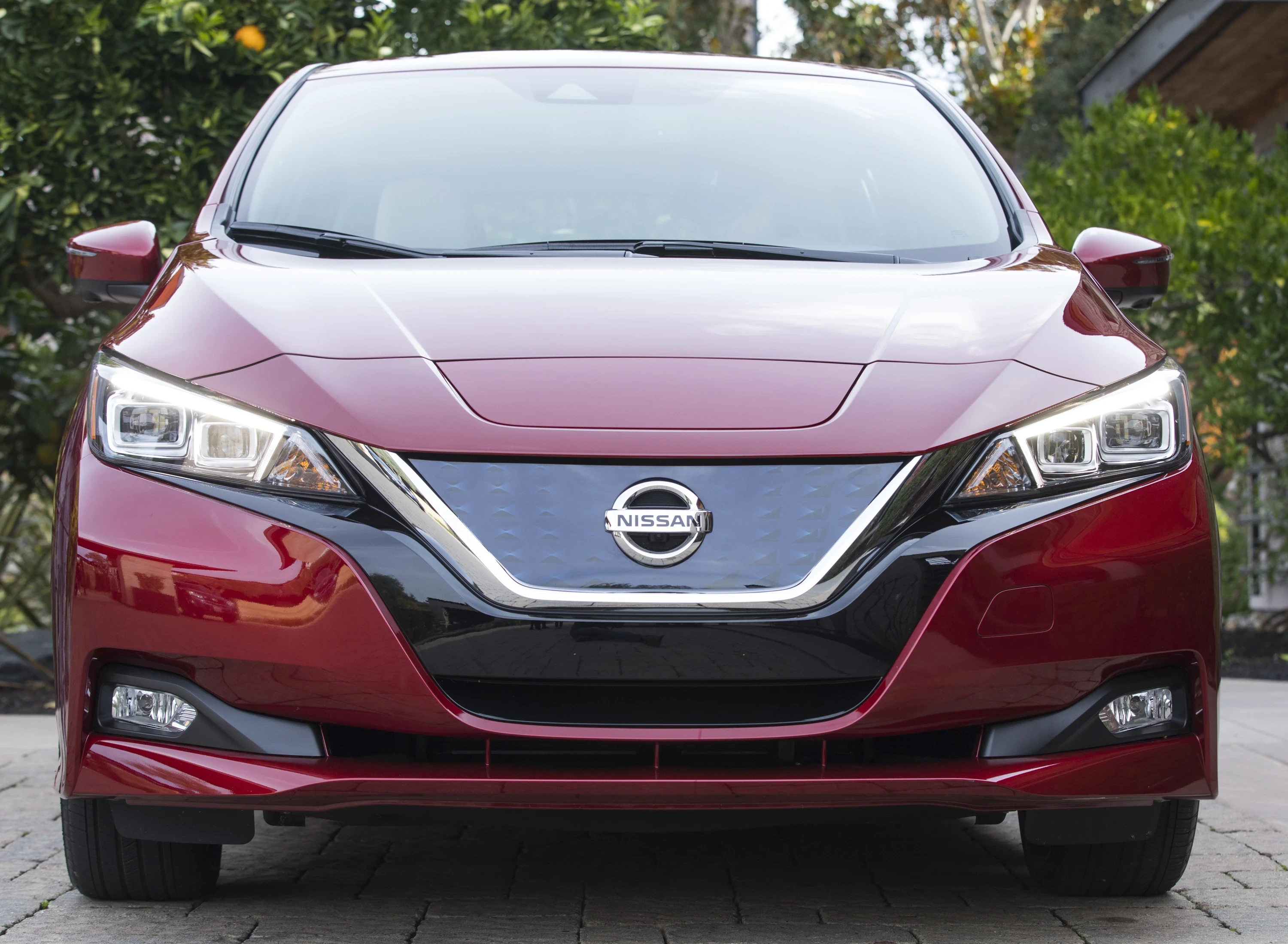 Nissan Leaf 40 kWh exterior view