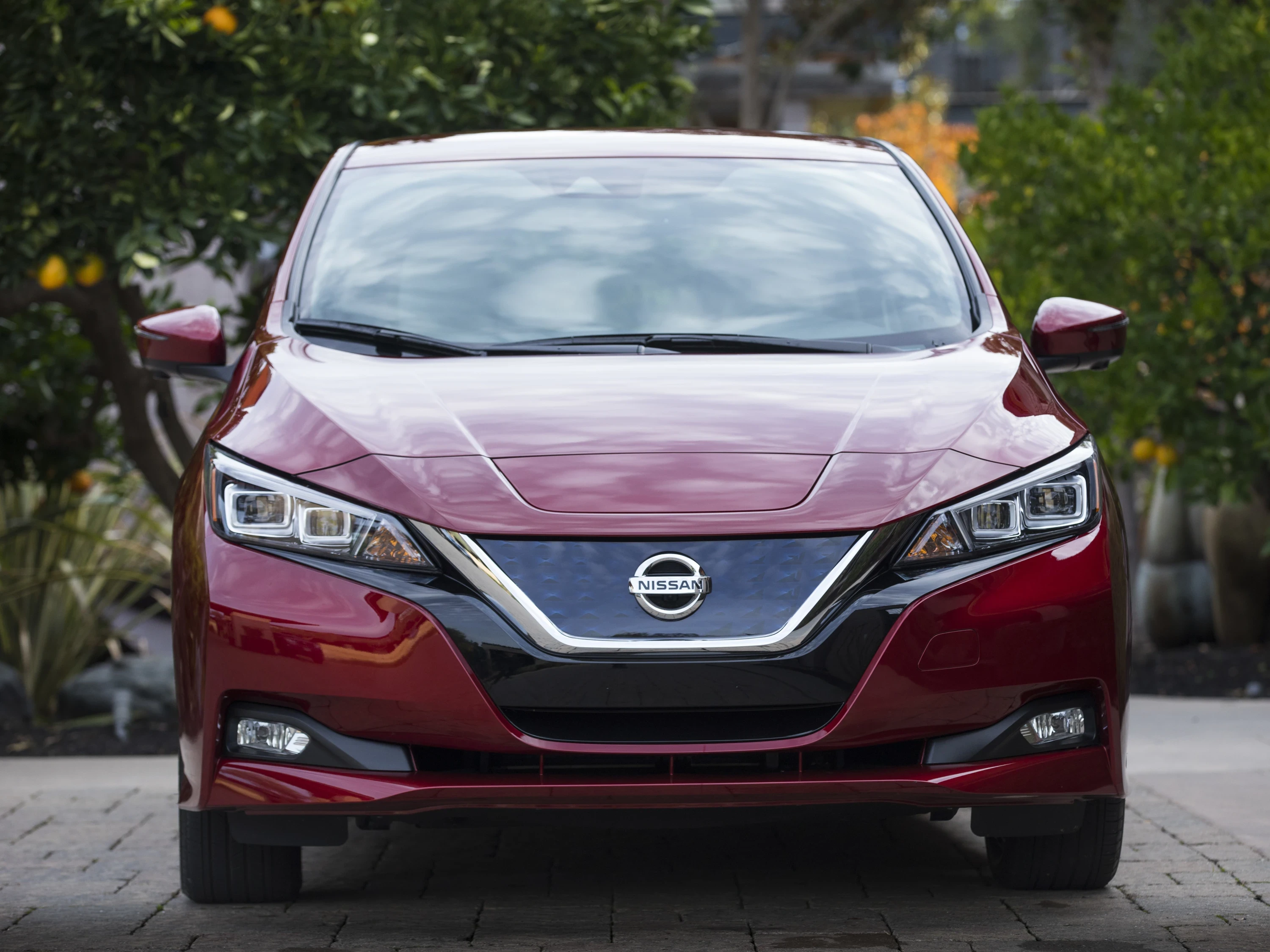 Nissan Leaf 40 kWh exterior view