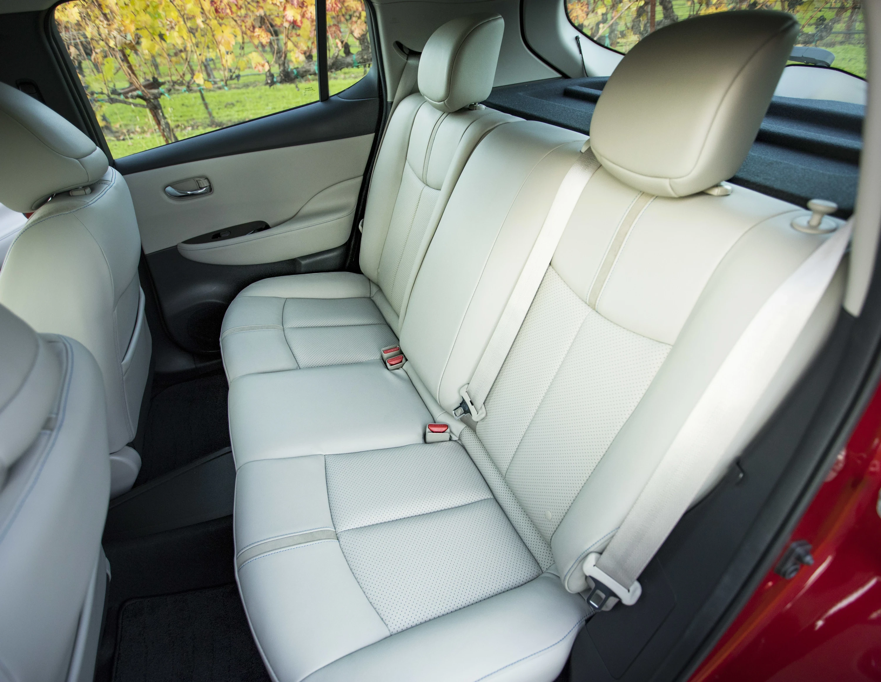 Nissan Leaf 40 kWh secondrowseats view