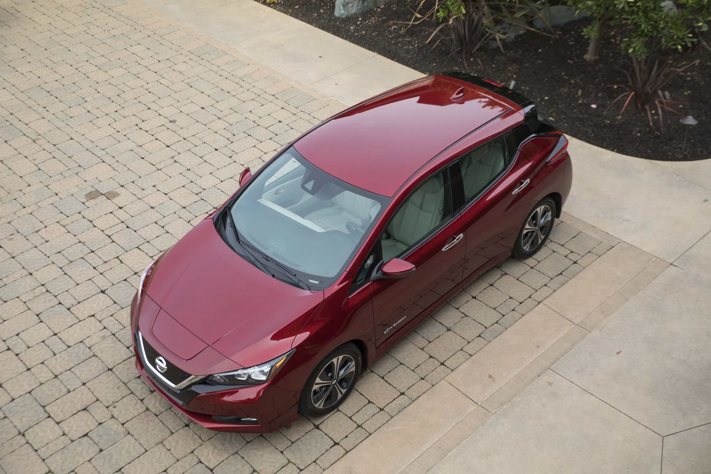 Nissan Leaf 40 kWh exterior view