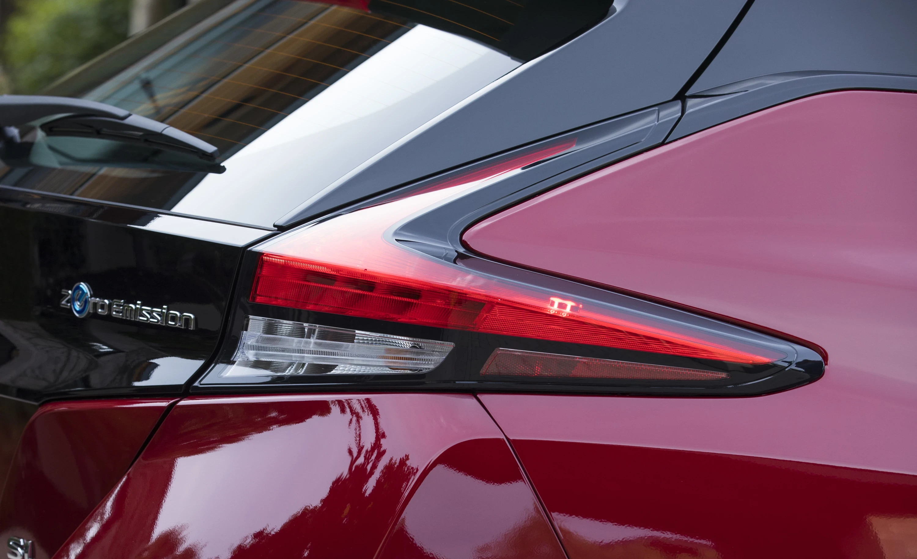 Nissan Leaf 40 kWh taillights view