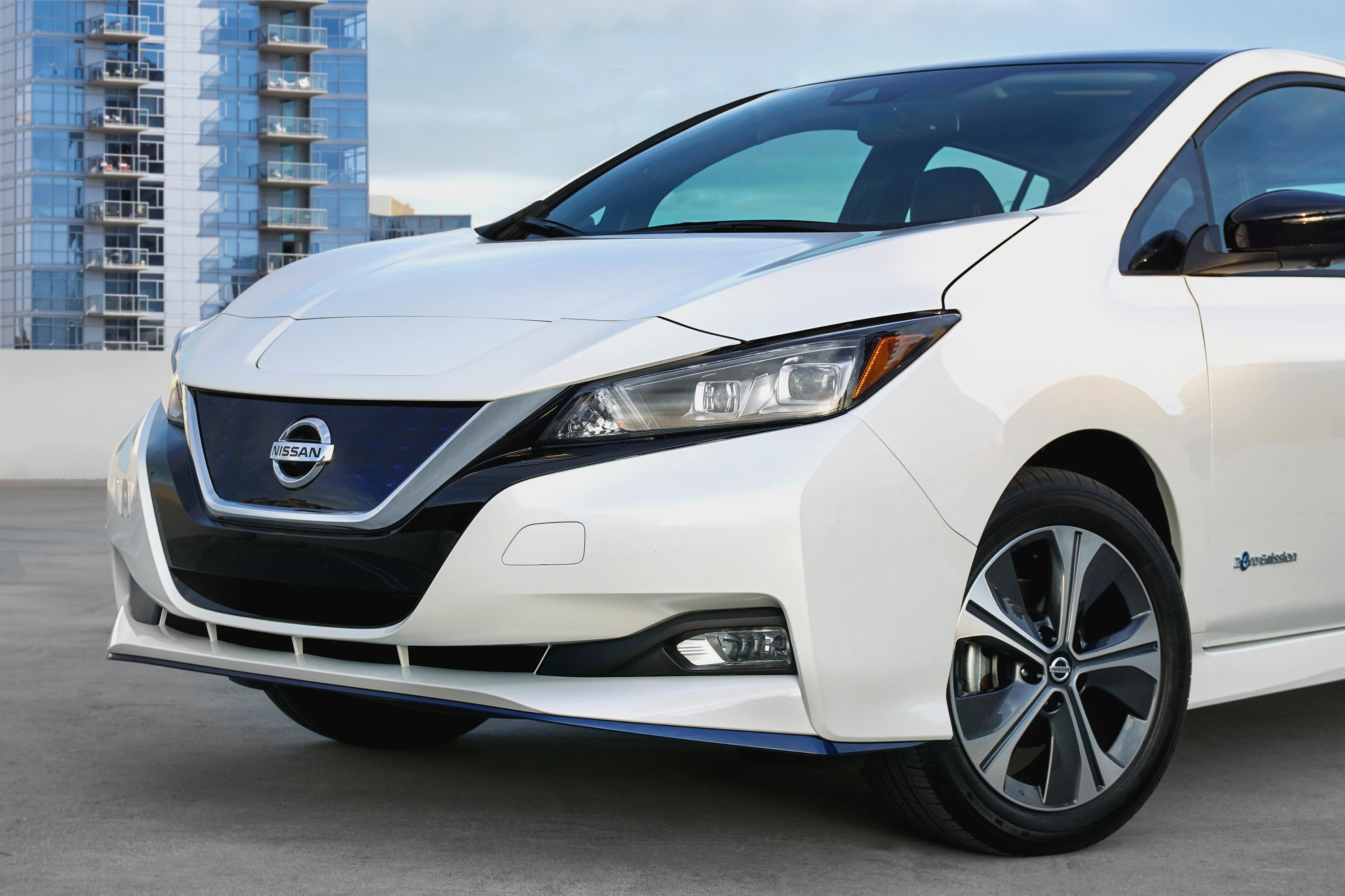 Nissan Leaf e+ 62 kWh exterior view